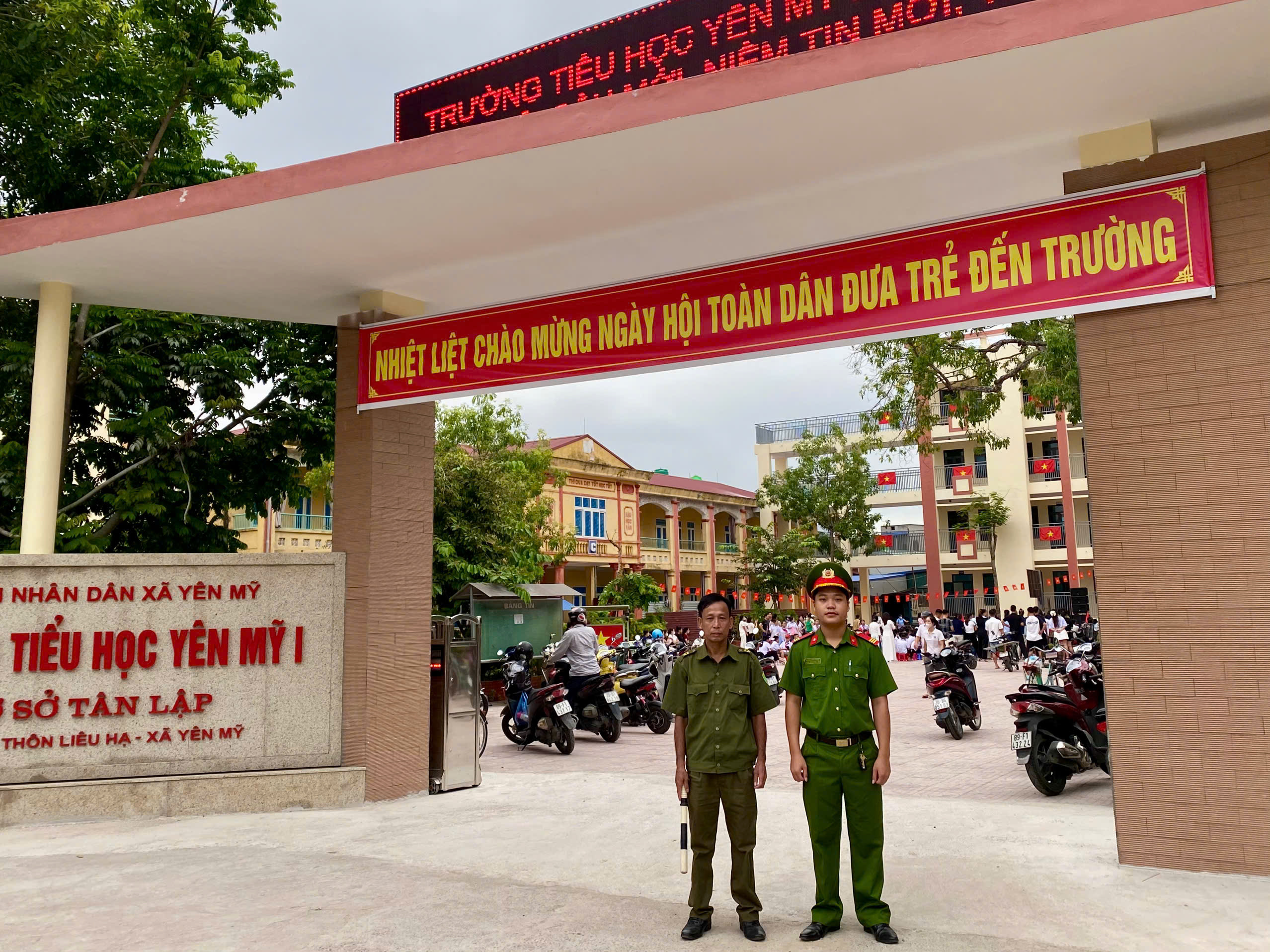 Công an xã Yên Mỹ tăng cường bảo đảm trật tự, an toàn giao thông tại các trường học phục vụ Lễ khai giảng năm học 2026 - 2027