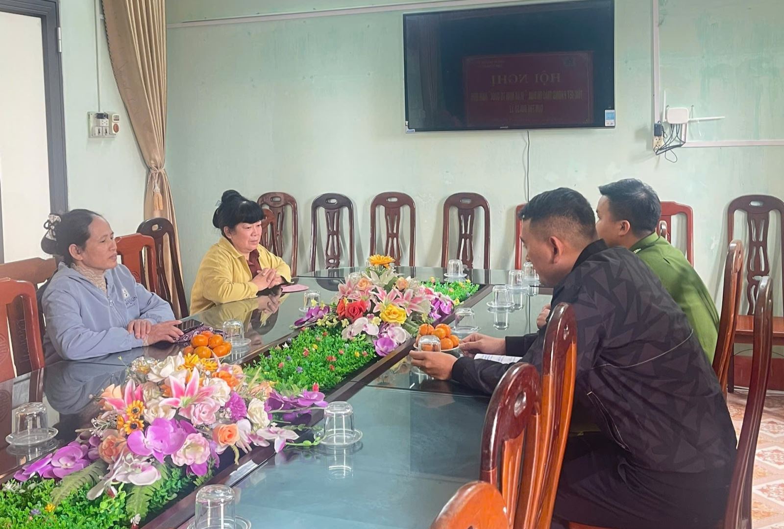 Công an tỉnh Hưng Yên tăng cường công tác nắm tình hình, gặp gỡ, tiếp xúc và tuyên truyền phổ biến các chủ trương, chính sách, pháp luật của Đảng và Nhà nước đối với số phụ nữ kết hôn với người nước ngoài thăm thân