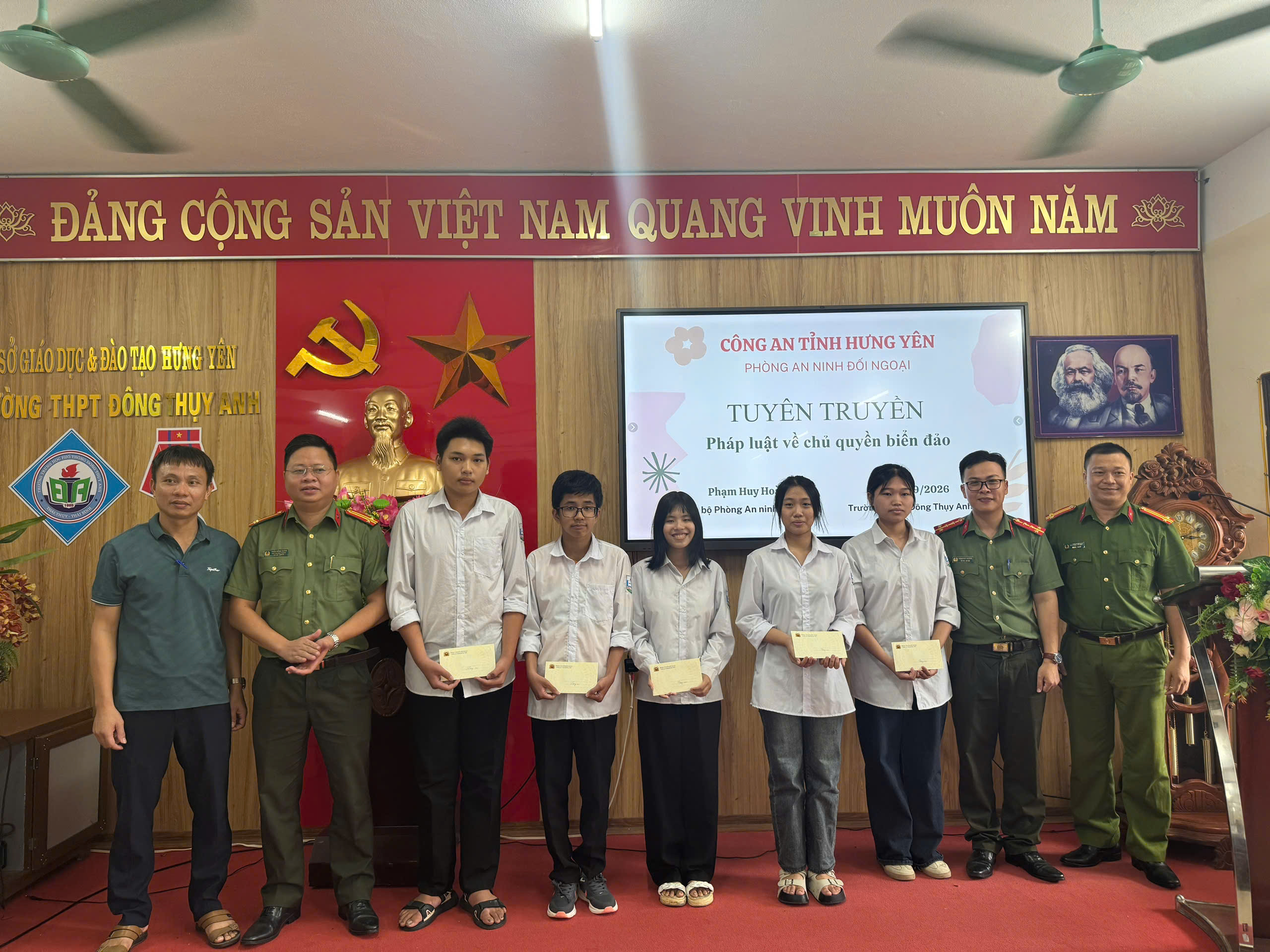Phòng An ninh đối ngoại tổ chức tuyên truyền pháp luật về biển đảo trong trường học