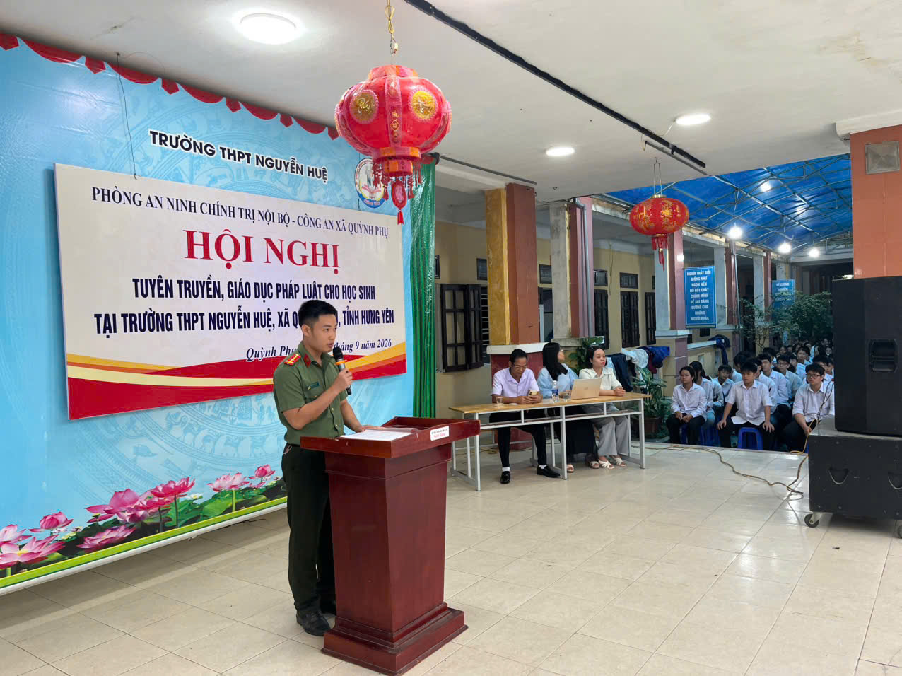 Phòng An ninh chính trị nội bộ phối hợp Công an xã Quỳnh Phụ tổ chức tuyên truyền, phổ biến pháp luật tại trường THPT Nguyễn Huệ, xã Quỳnh Phụ, tỉnh Hưng Yên