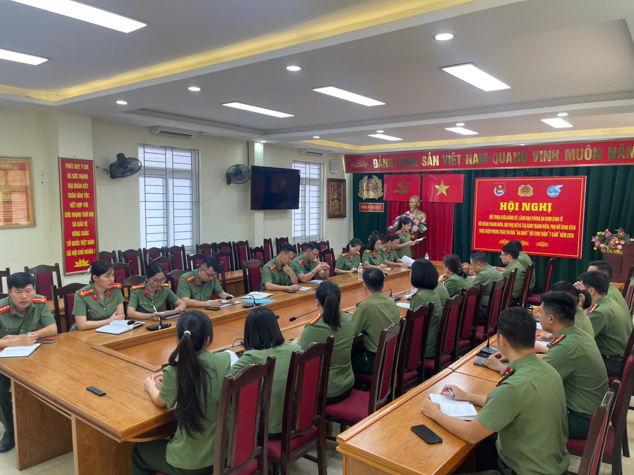 Phòng An ninh kinh tế tổ chức hội nghị đối thoại giữa Đảng ủy, lãnh đạo với đoàn thanh niên, hội phụ nữ và tọa đàm thanh niên, phụ nữ xung kích thực hiện phong trào thi đua 