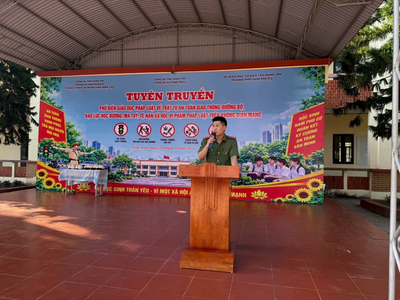 Tuyên truyền phổ biến giáo dục pháp luật về phòng, chống bạo lực học đường, bảo vệ thông tin dữ liệu cá nhân và các hành vi vi phạm pháp luật trên không gian mạng