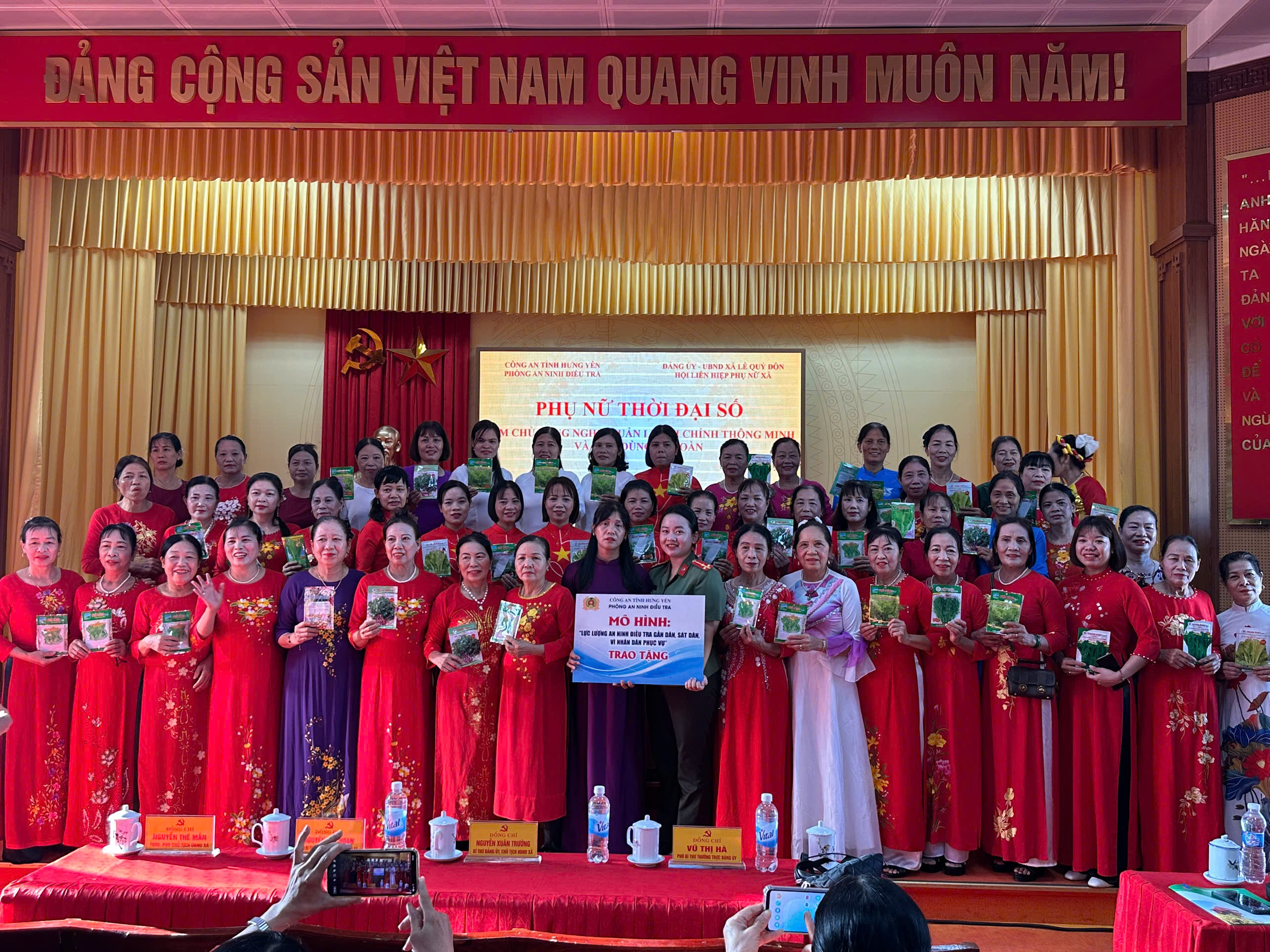 Phòng An ninh điều tra Công an tỉnh Hưng Yên đồng hành cùng phụ nữ làm chủ công nghệ, phát triển sinh kế