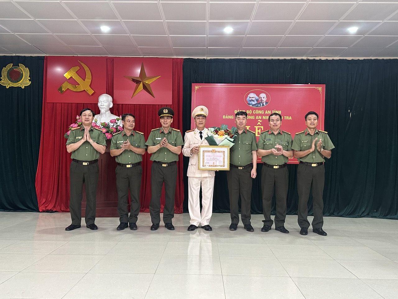 Vinh dự và tự hào 35 năm tuổi Đảng