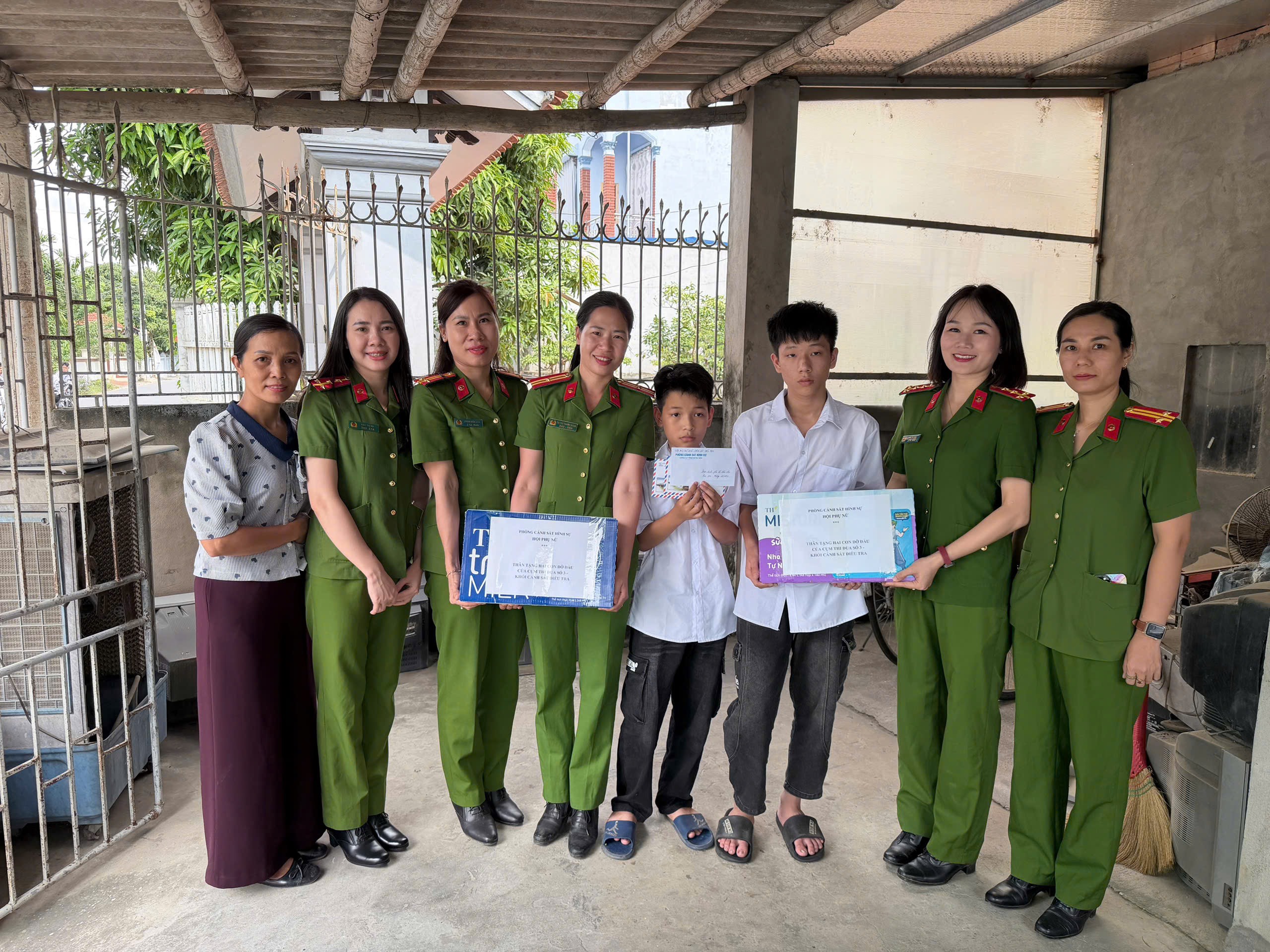 Hội phụ nữ Phòng Cảnh sát hình sự lan tỏa yêu thương  nhân ngày phụ nữ Việt Nam 20/10