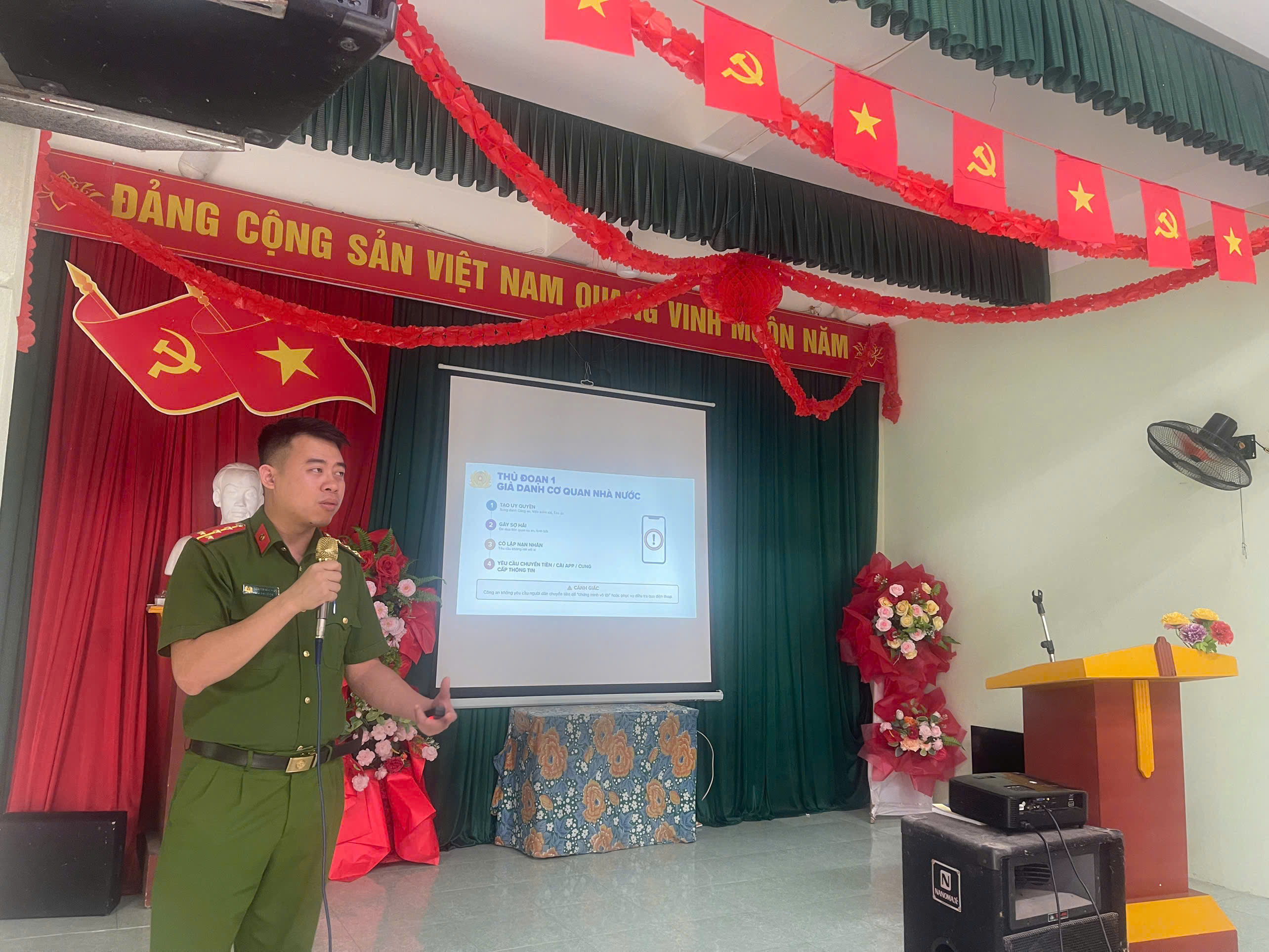 Phòng Cảnh sát hình sự tuyên truyền chuyển đổi số, nâng cao kỹ năng  phòng ngừa lừa đảo trên không gian mạng cho quần chúng nhân dân