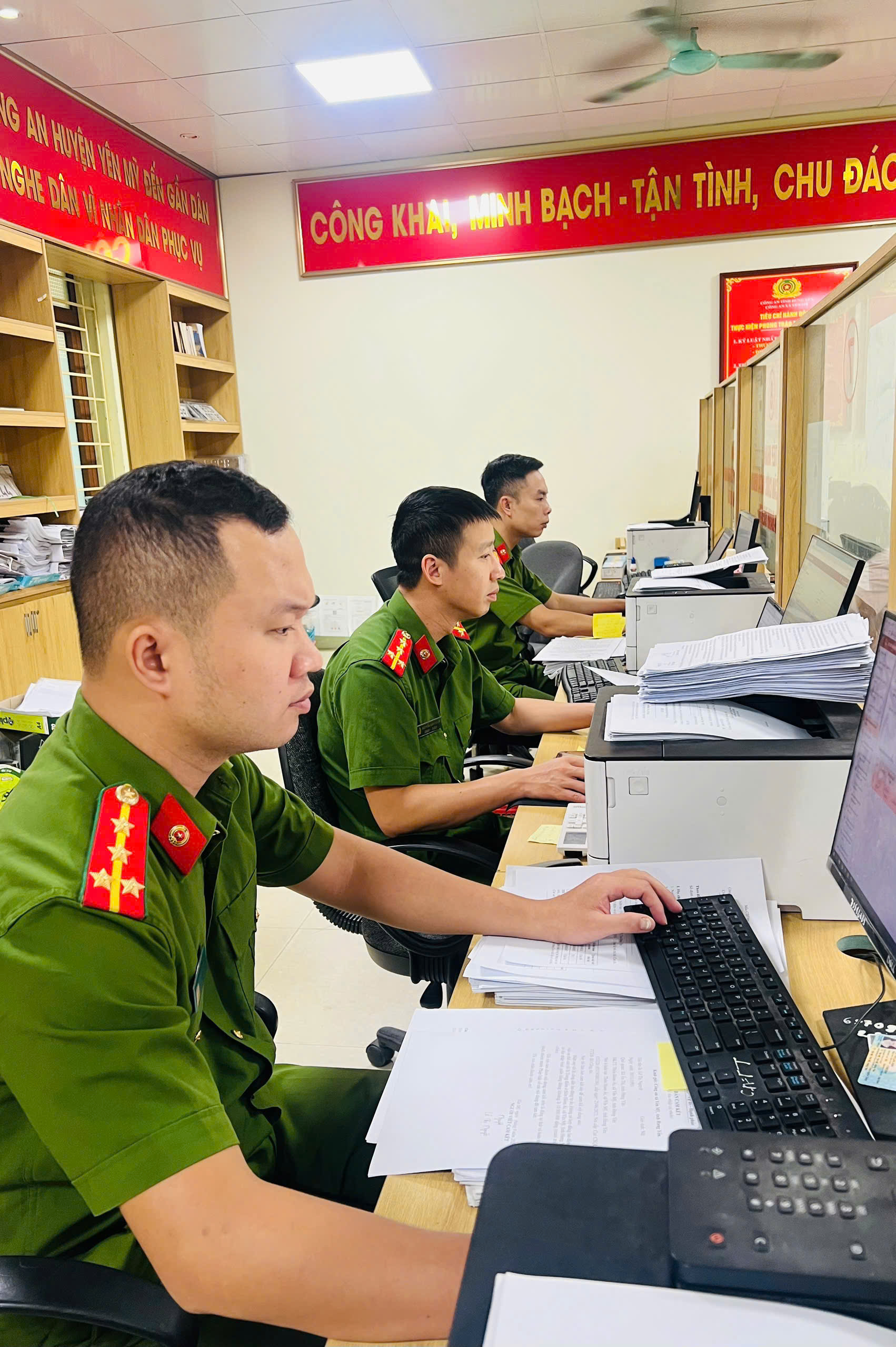 Từ những tủ hồ sơ đến tàng thư cư trú điện tử ở Hưng Yên