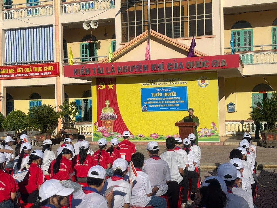 Đẩy mạnh tuyên truyền, nâng cao nhận thức về phòng ngừa vi phạm pháp luật liên quan đến vũ khí, vật liệu nổ, công cụ hỗ trợ và pháo