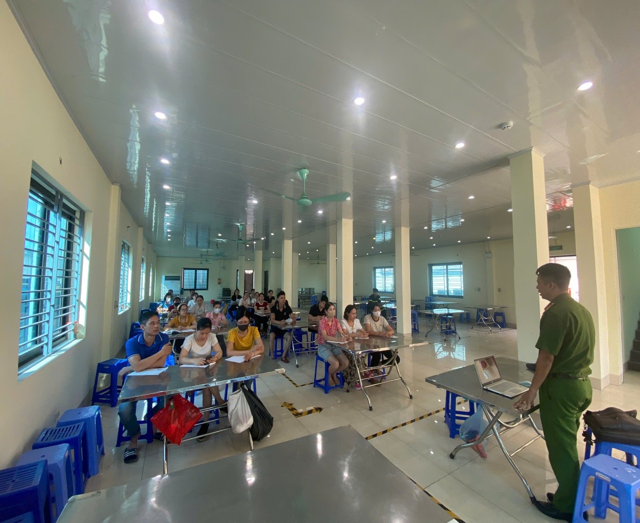 Huấn luyện nghiệp vụ phòng cháy, chữa cháy, cứu nạn, cứu hộ cho cán bộ, nhân viên công ty TNHH Grand Ocean