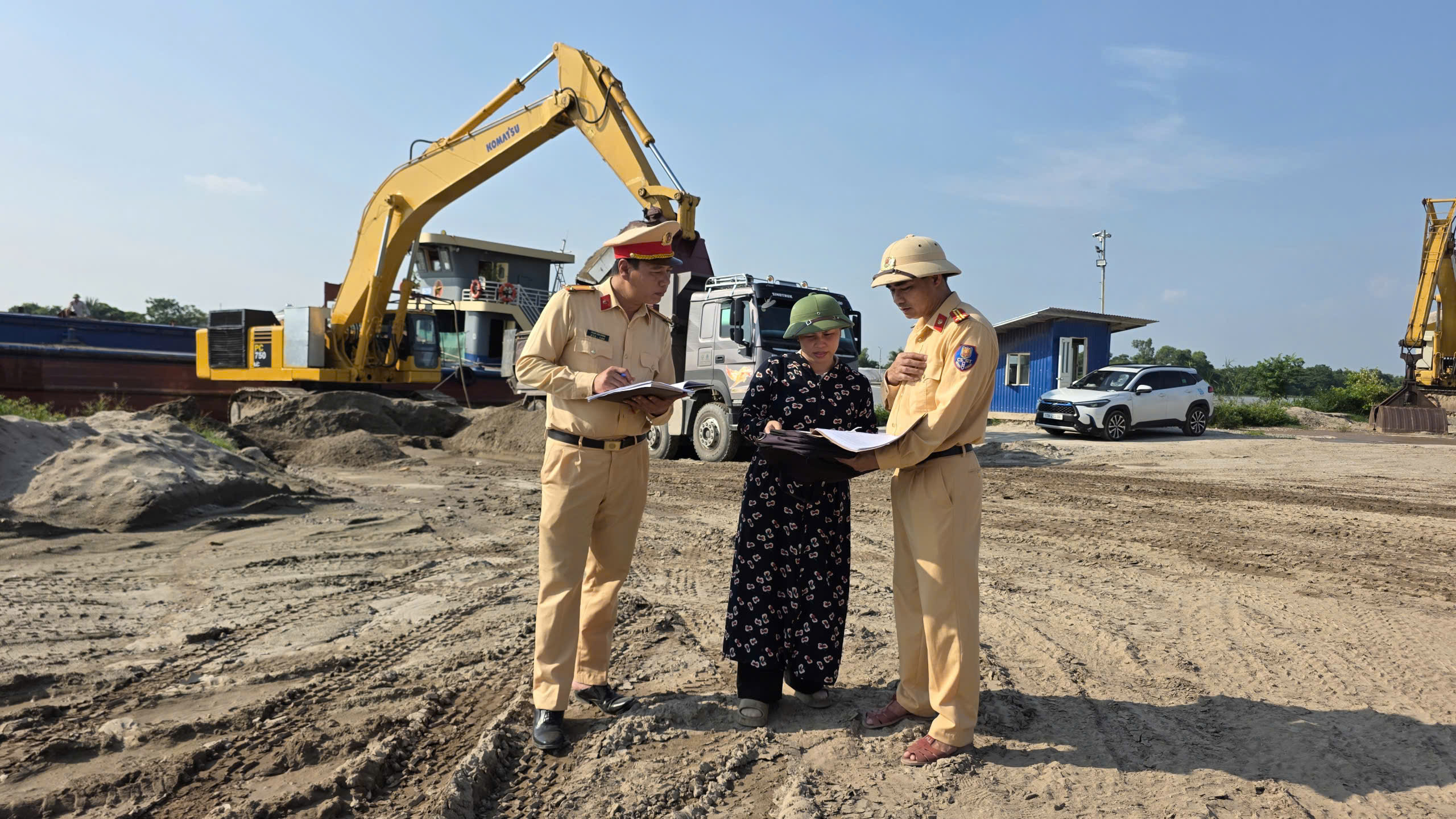 Trạm Cảnh sát đường thủy Bến Hiệp tăng cường kiểm tra, xử lý bến thủy nội địa hoạt động trái phép
