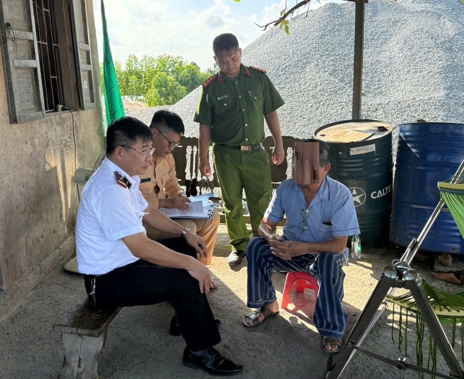 Trạm Cảnh sát đường thủy Bến Hiệp kiên quyết xử lý bến thủy nội địa hoạt động trái phép