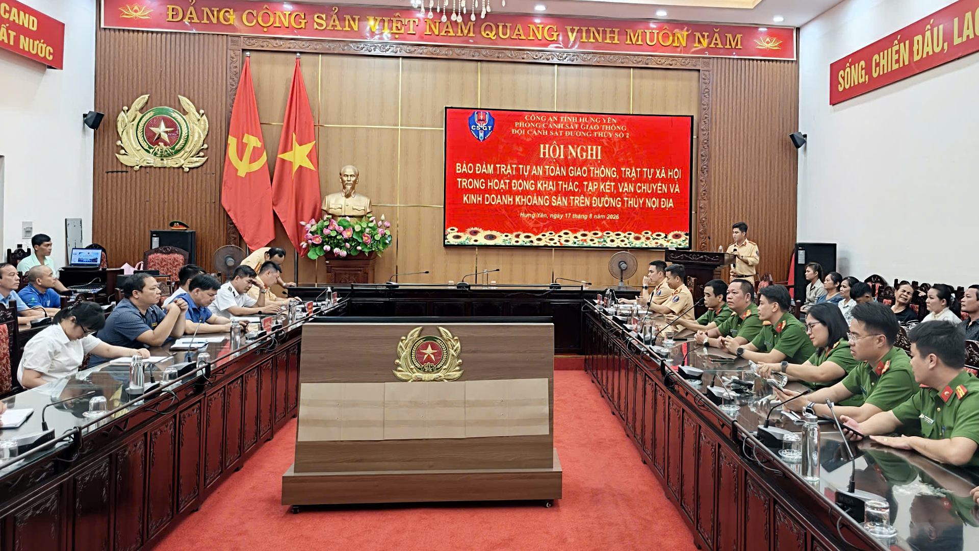 Hội nghị tuyên truyền bảo đảm trật tự, an toàn giao thông, trật tự xã hội trong hoạt động khai thác, vận chuyển, tập kết, kinh doanh khoáng sản trên đường thủy nội địa
