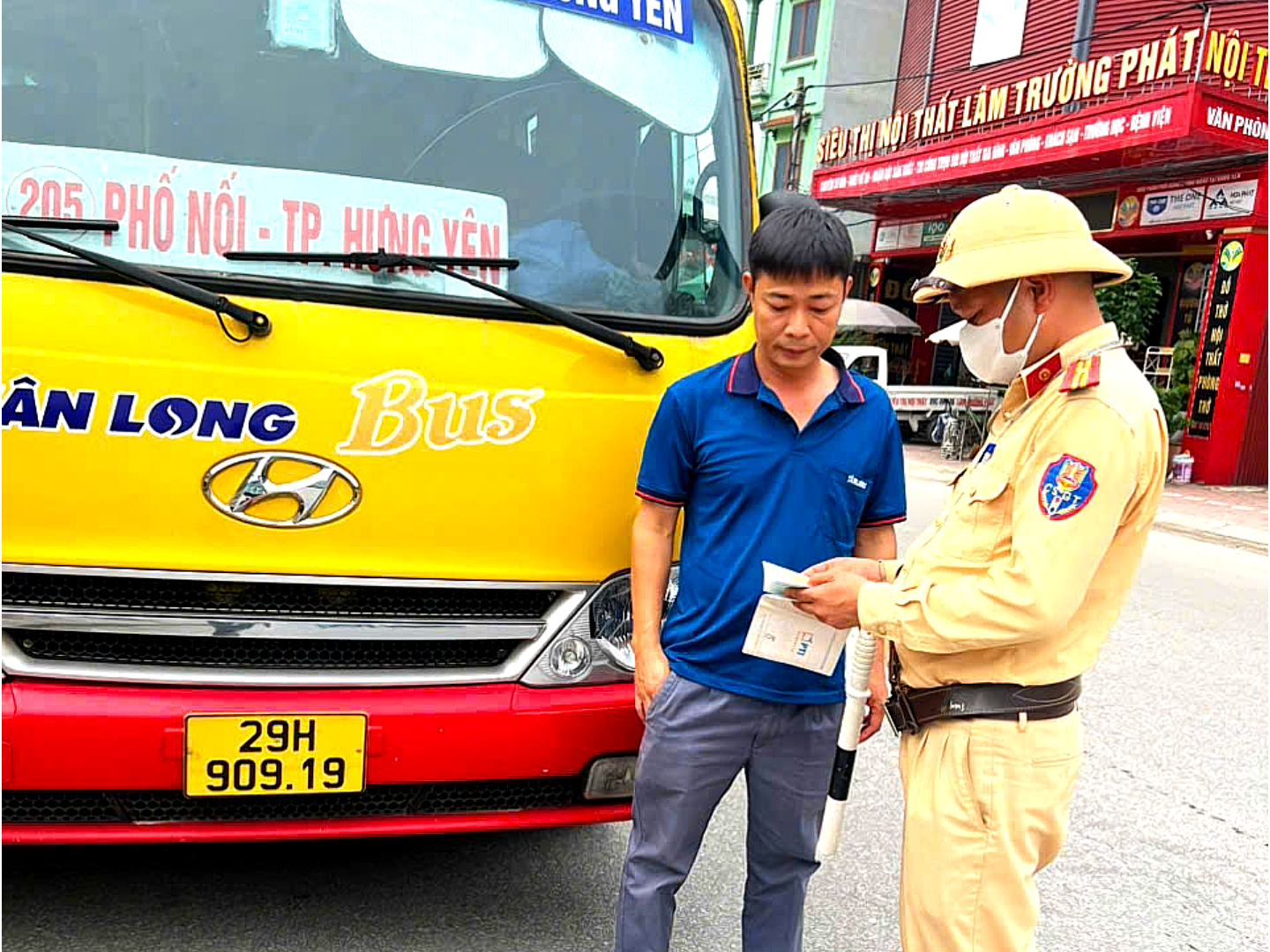 Đội Cảnh sát giao thông đường bộ số 1 tăng cường kiểm soát, xử lý vi phạm đối với phương tiện kinh doanh vận tải