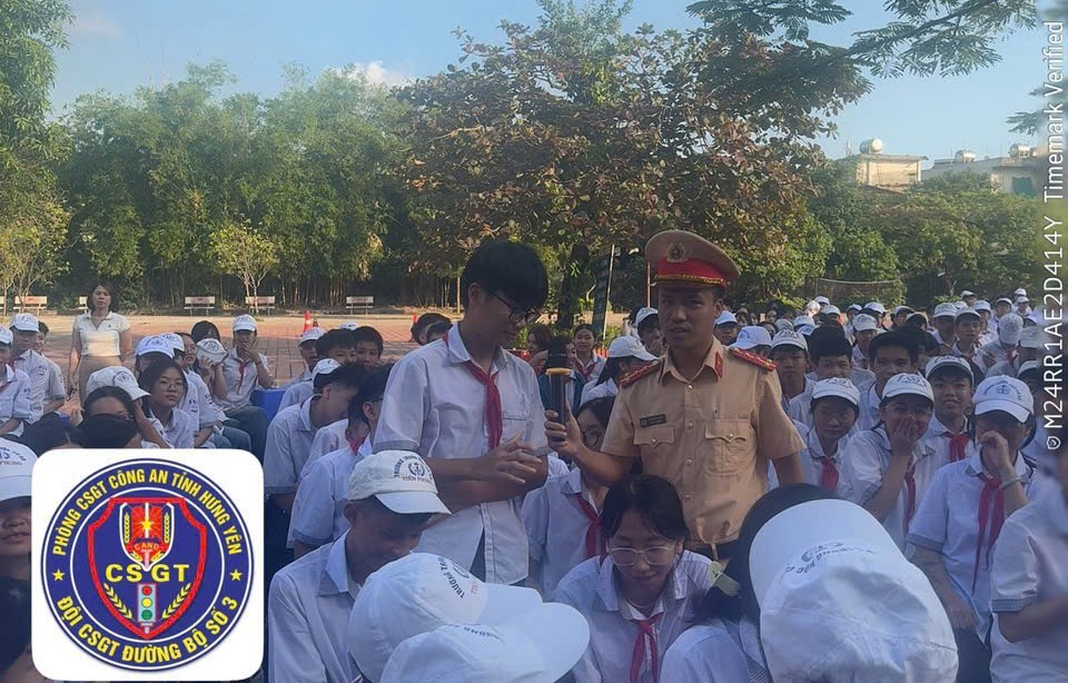 Đội Cảnh sát giao thông đường bộ số 3 tuyên truyền pháp luật về trật tự, an toàn giao thông tại Trường THCS Thái Bình