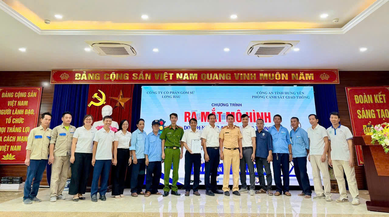 Đội Cảnh sát giao thông đường bộ số 3 Phòng Cảnh sát giao thông Công an tỉnh đồng hành cùng kinh tế tư nhân