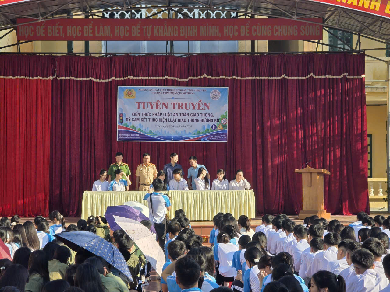 Đội Cảnh sát giao thông đường bộ số 3 tăng cường tuyên truyền, xây dựng văn hóa giao thông học đường
