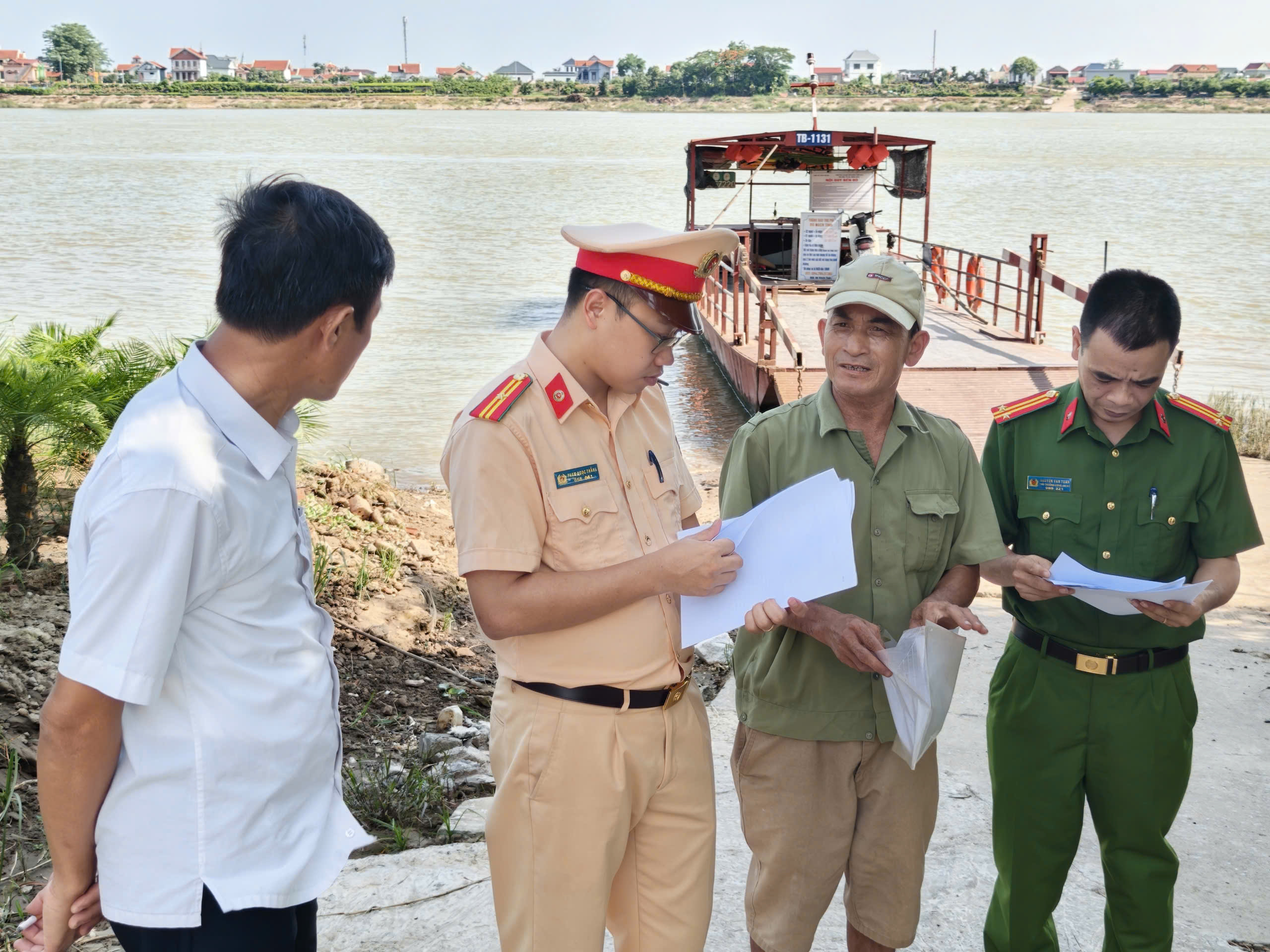 Cảnh báo nguy cơ vi phạm pháp luật trong hoạt động vận tải hành khách trên đường thủy nội địa