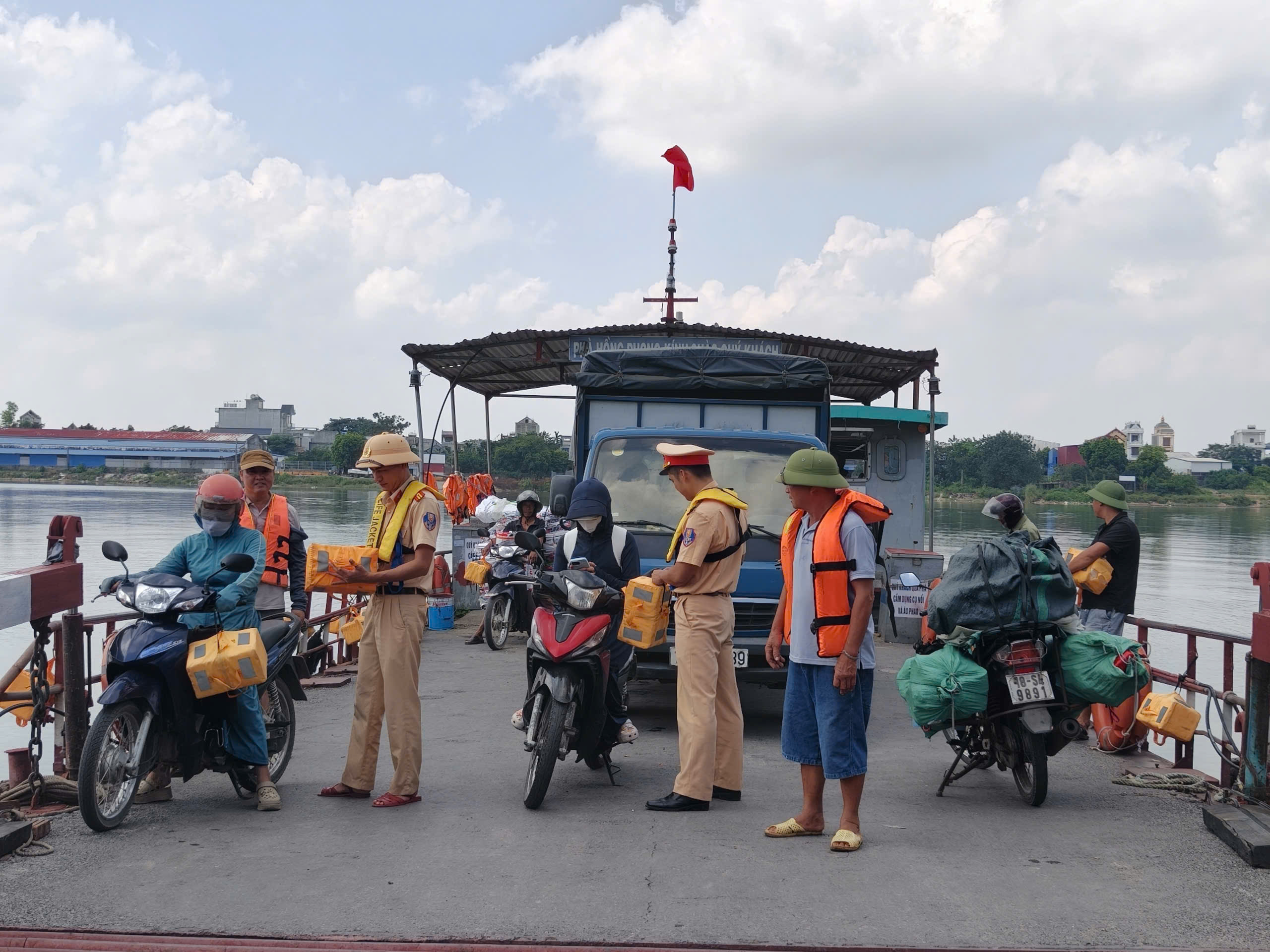 Rà soát các điều kiện đảm bảo an toàn giao thông đường thủy phục vụ Lễ hội Chùa Keo mùa thu năm 2026