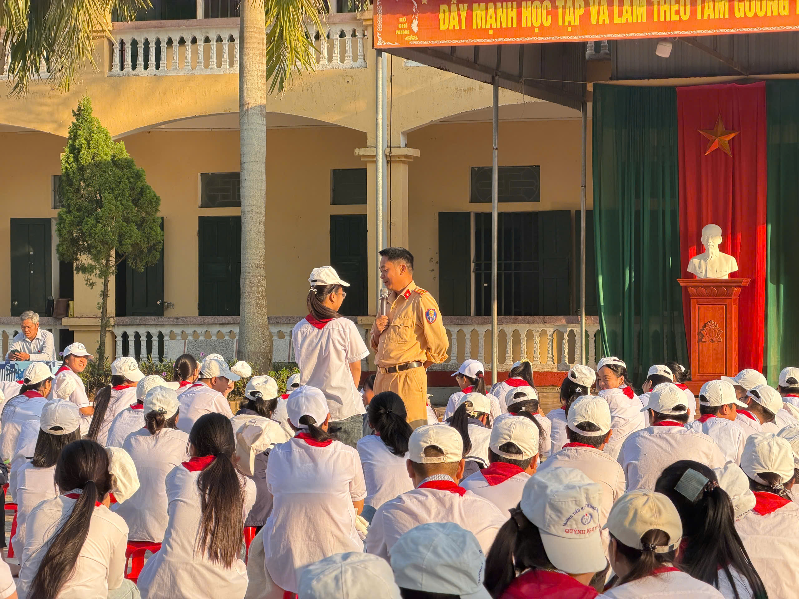 Trạm Cảnh sát giao thông Cầu Nghìn: Lan tỏa kỹ năng lái xe an toàn từ Chiến dịch “Tiểu giáo viên”