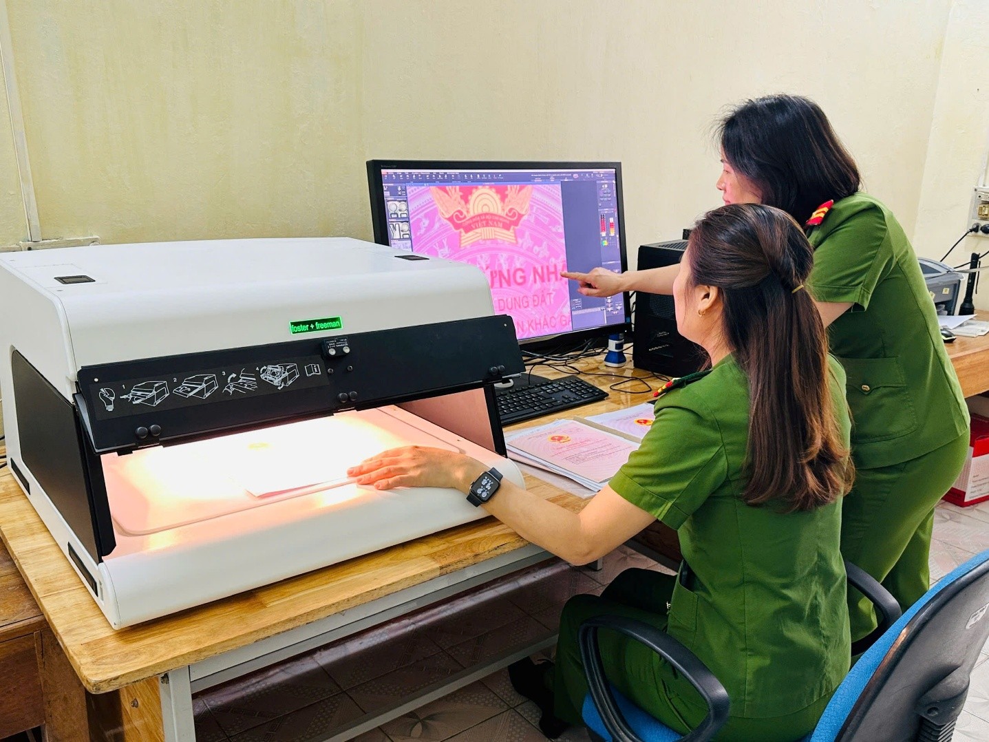 Phòng Kỹ thuật hình sự: Khẳng định vai trò trong giám định tài liệu phục vụ điều tra án