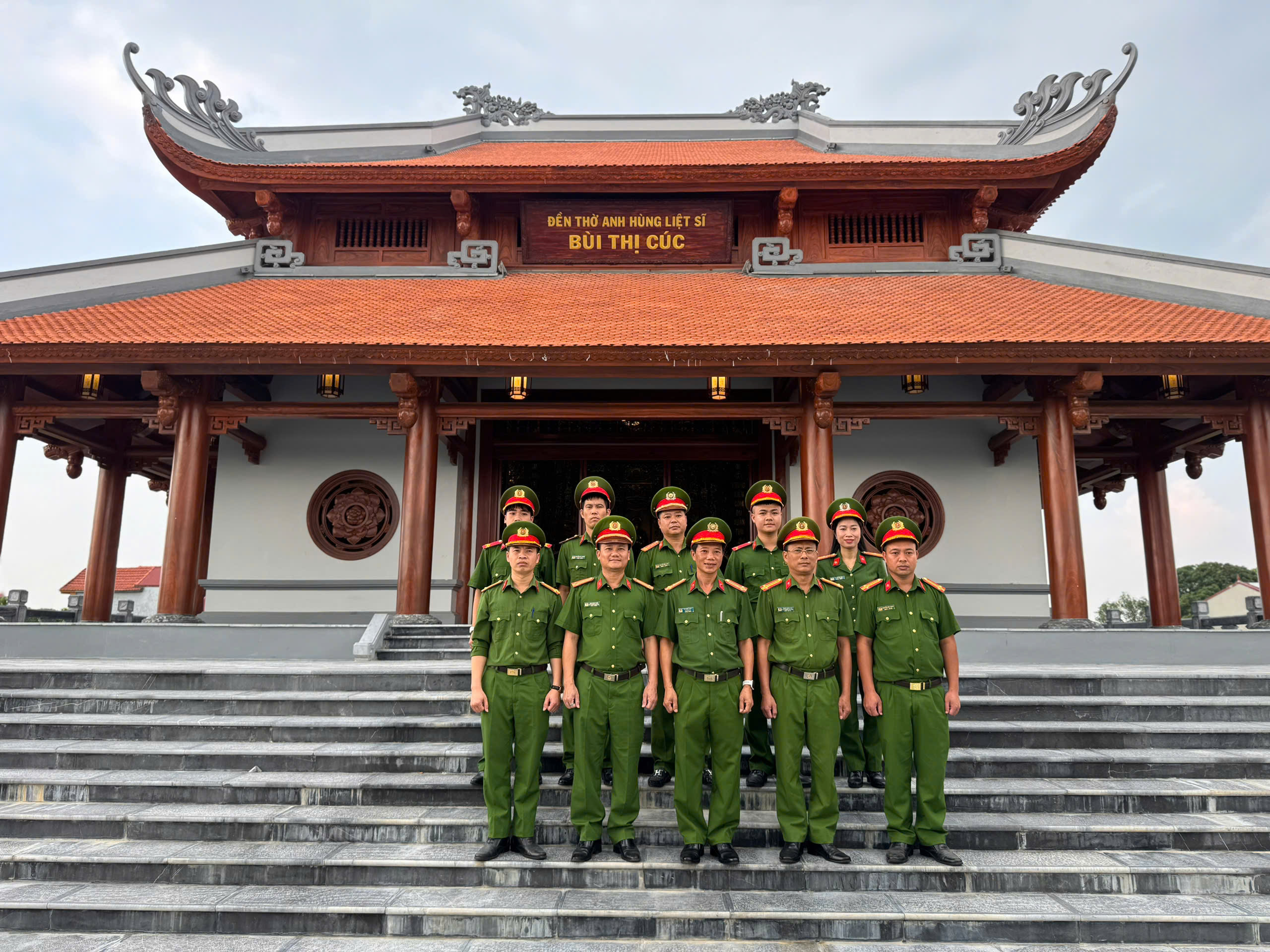 Phân Trại tạm giam Tiên Lữ tổ chức hoạt động sinh hoạt chính trị, giáo dục truyền thống và tri ân nữ anh hùng liệt sĩ CAND Bùi Thị Cúc
