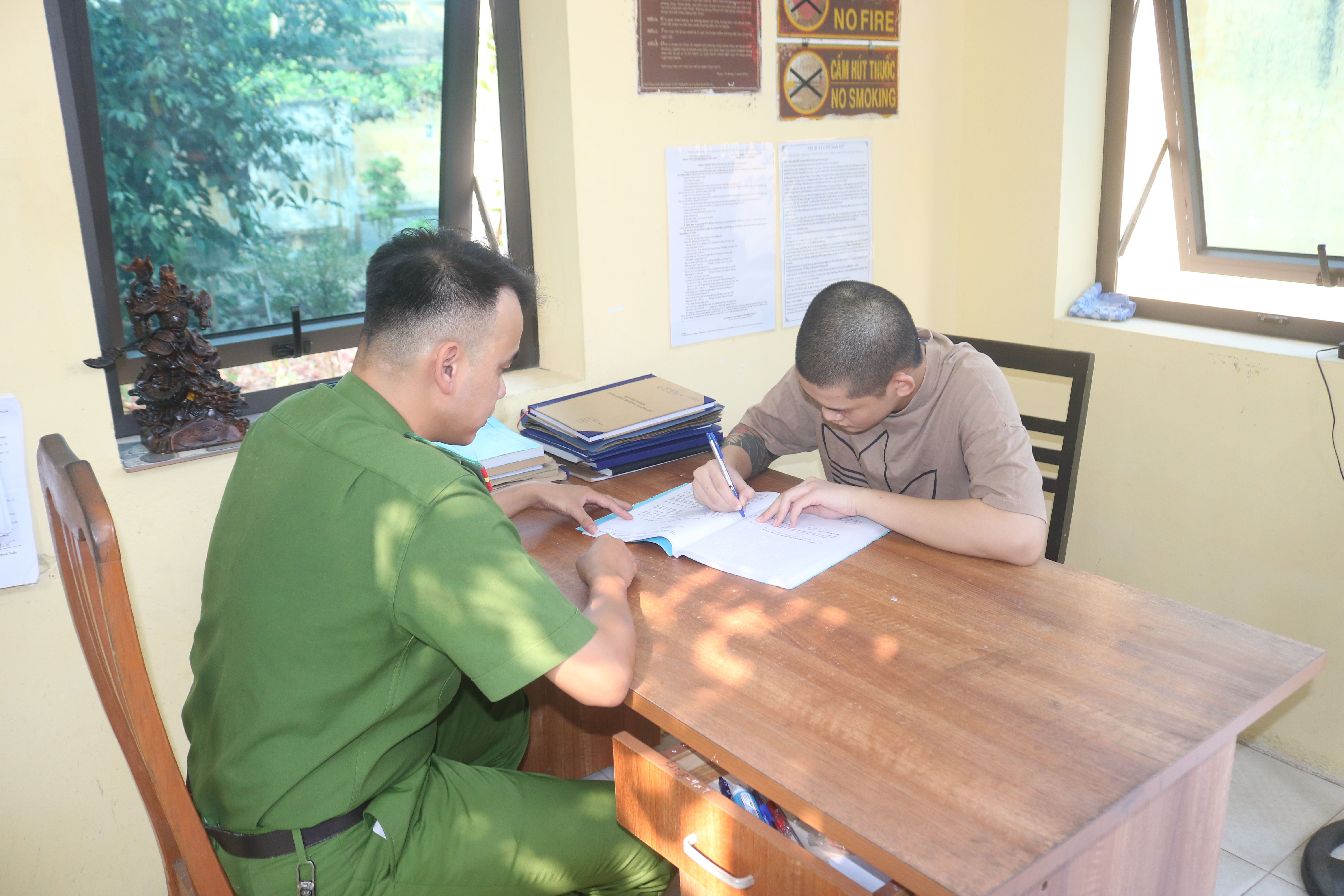 Từ quản lý giam giữ đến giáo dục người bị tạm giam chưa đủ 18 tuổi, để những lỗi lầm của tuổi trẻ không khép lại tương lai