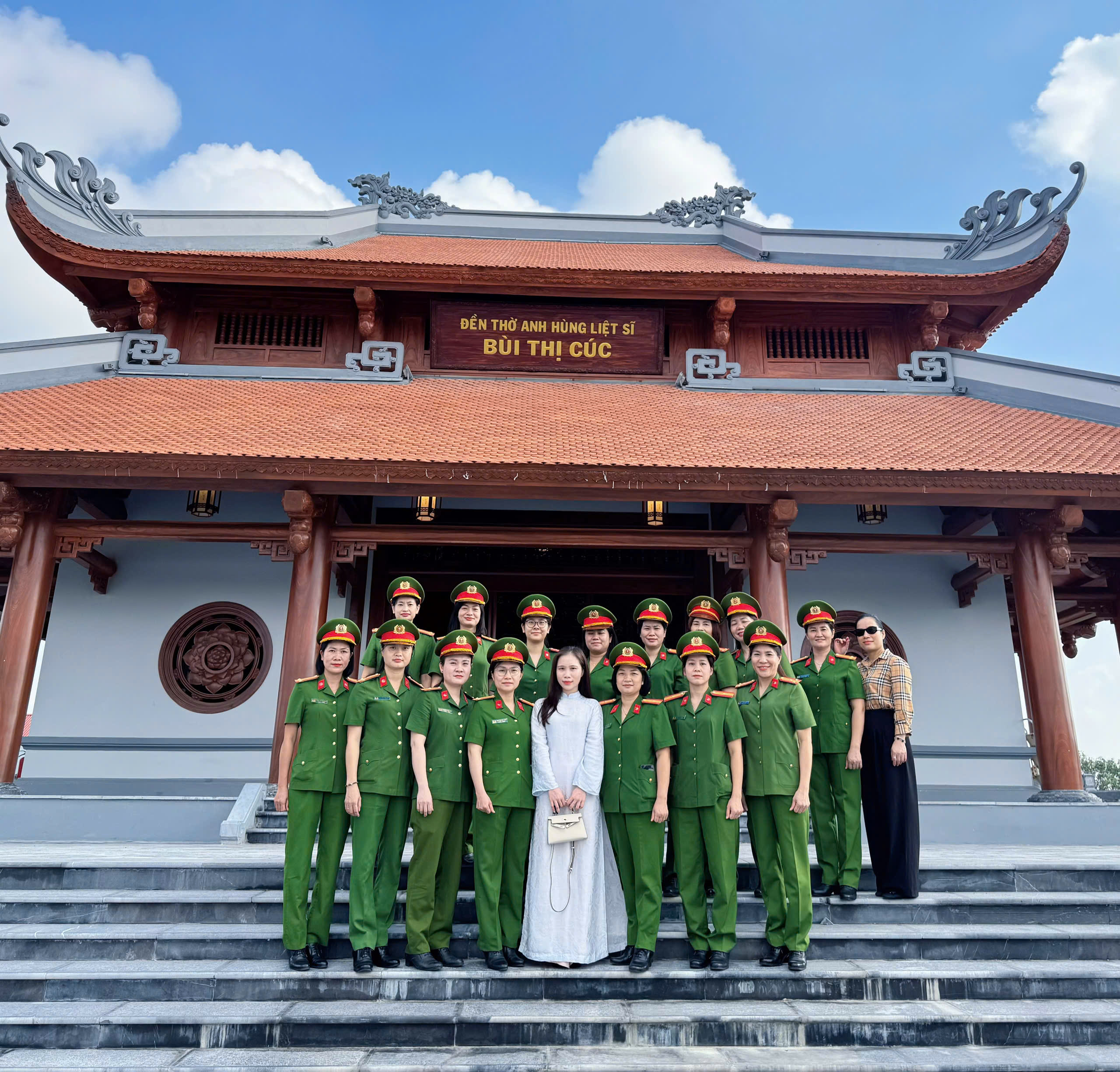Hội Phụ nữ Phòng Cảnh sát cơ động tổ chức hoạt động sinh hoạt chính trị ý nghĩa nhân kỷ niệm Ngày Phụ nữ Việt Nam 20/10