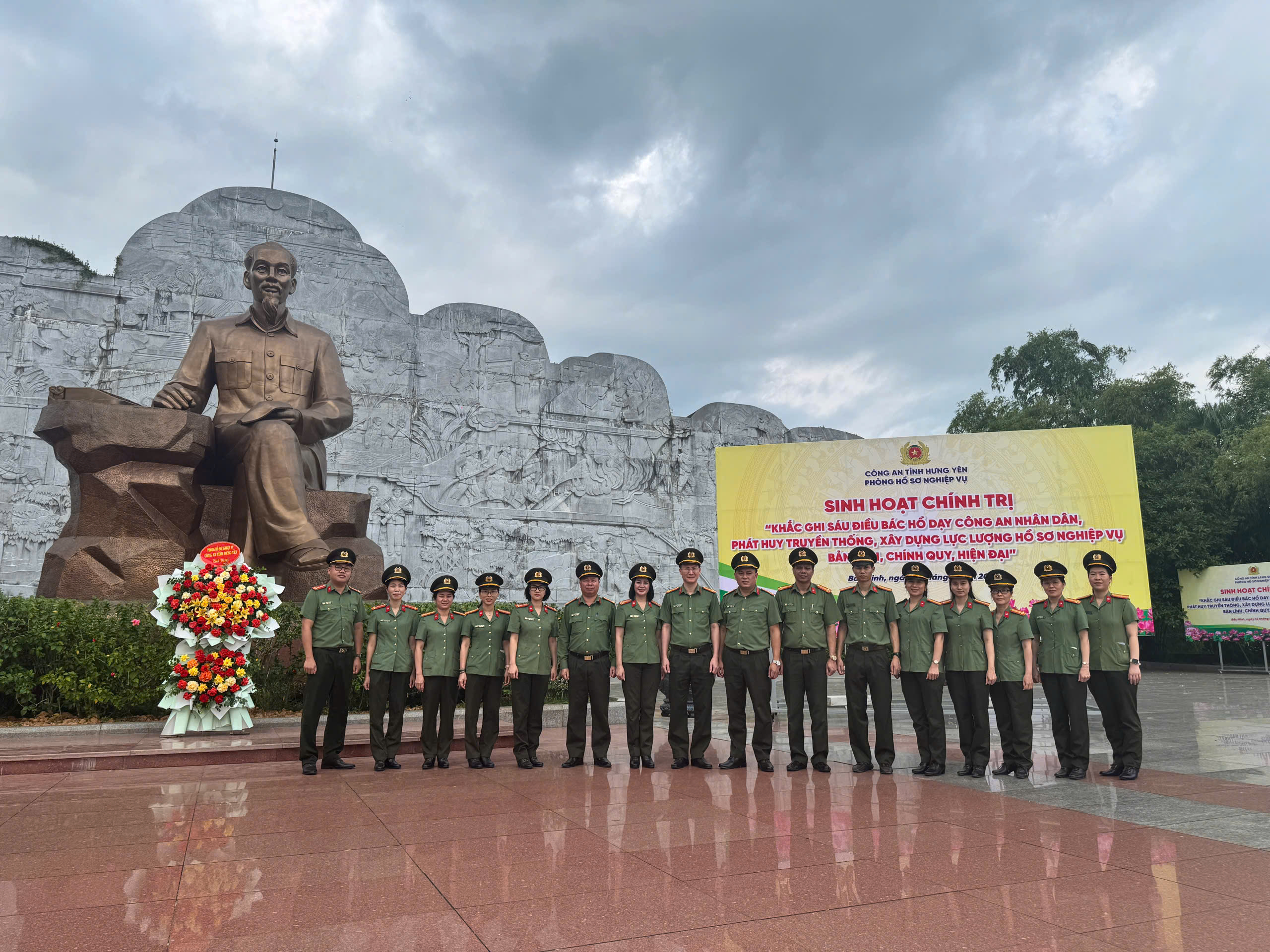 Phòng Hồ sơ nghiệp vụ Công an tỉnh Hưng Yên tổ chức hành trình về nguồn tại Nhã Nam – nơi ghi dấu Sáu điều Bác Hồ dạy Công an nhân dân