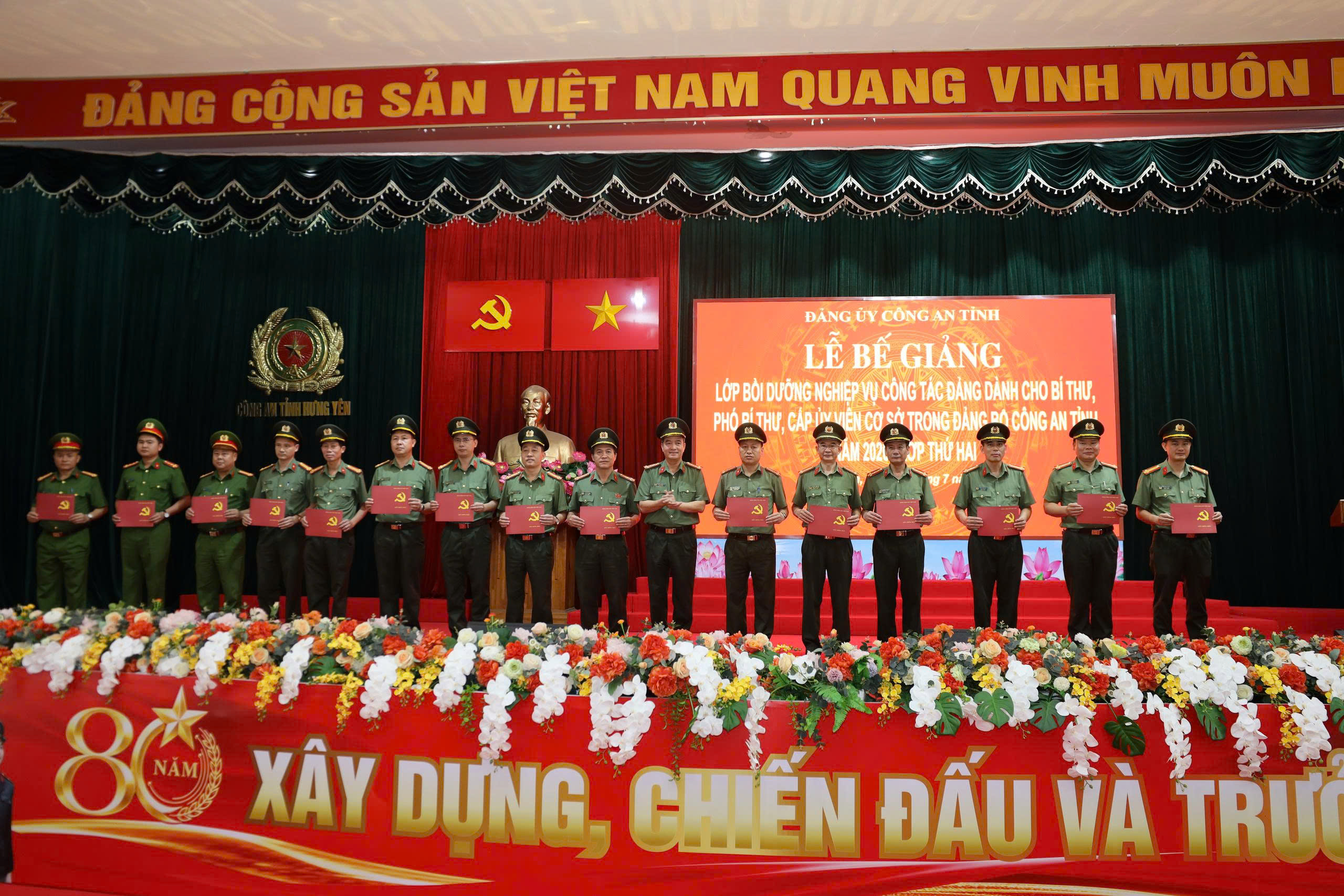 Bế giảng lớp Bồi dưỡng nghiệp vụ công tác Đảng năm 2026  của Đảng bộ Công an tỉnh (lớp thứ hai)