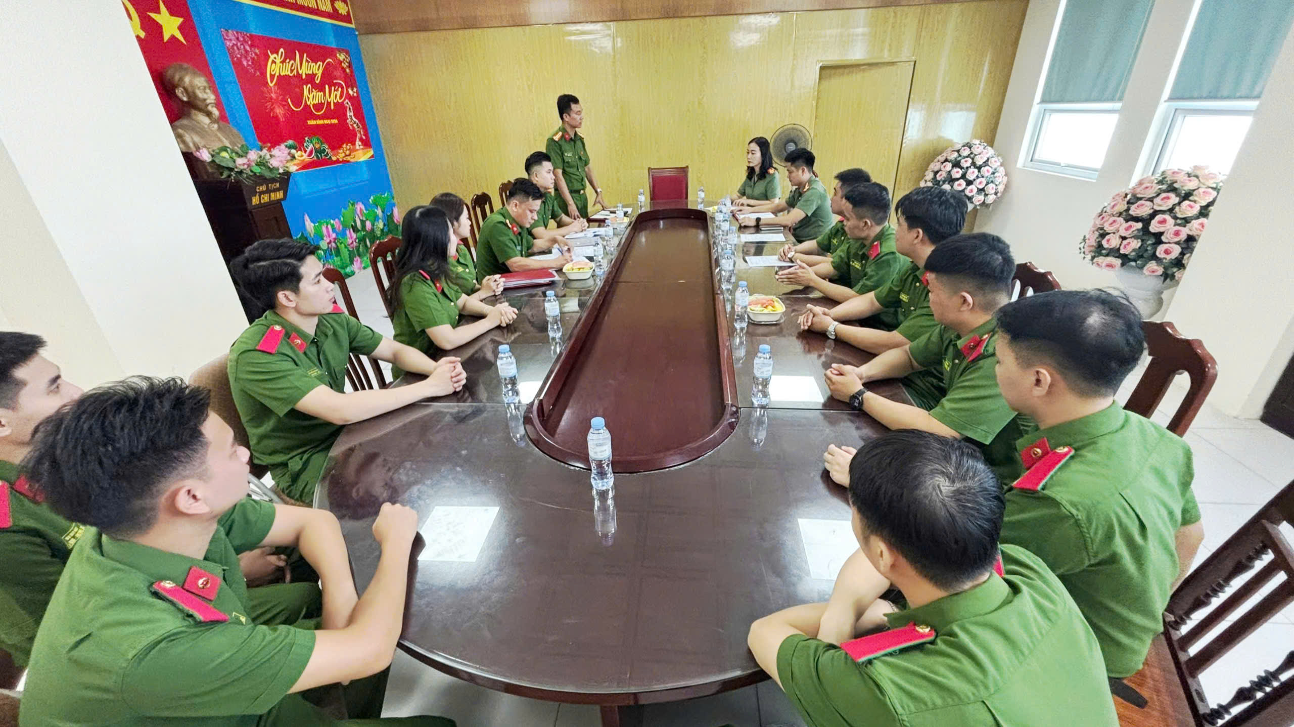 Phòng Tổ chức cán bộ phối hợp với Học viện Cảnh sát nhân dân triển khai thực tập đối với học viên VB2TMK5 và VB2CQK15 đào tạo đại học đối với người đã có bằng tốt nghiệp trình độ đại học trở lên (Văn bằng 2) về thực tập tốt nghiệp tại Công an tỉnh Hưng Yên