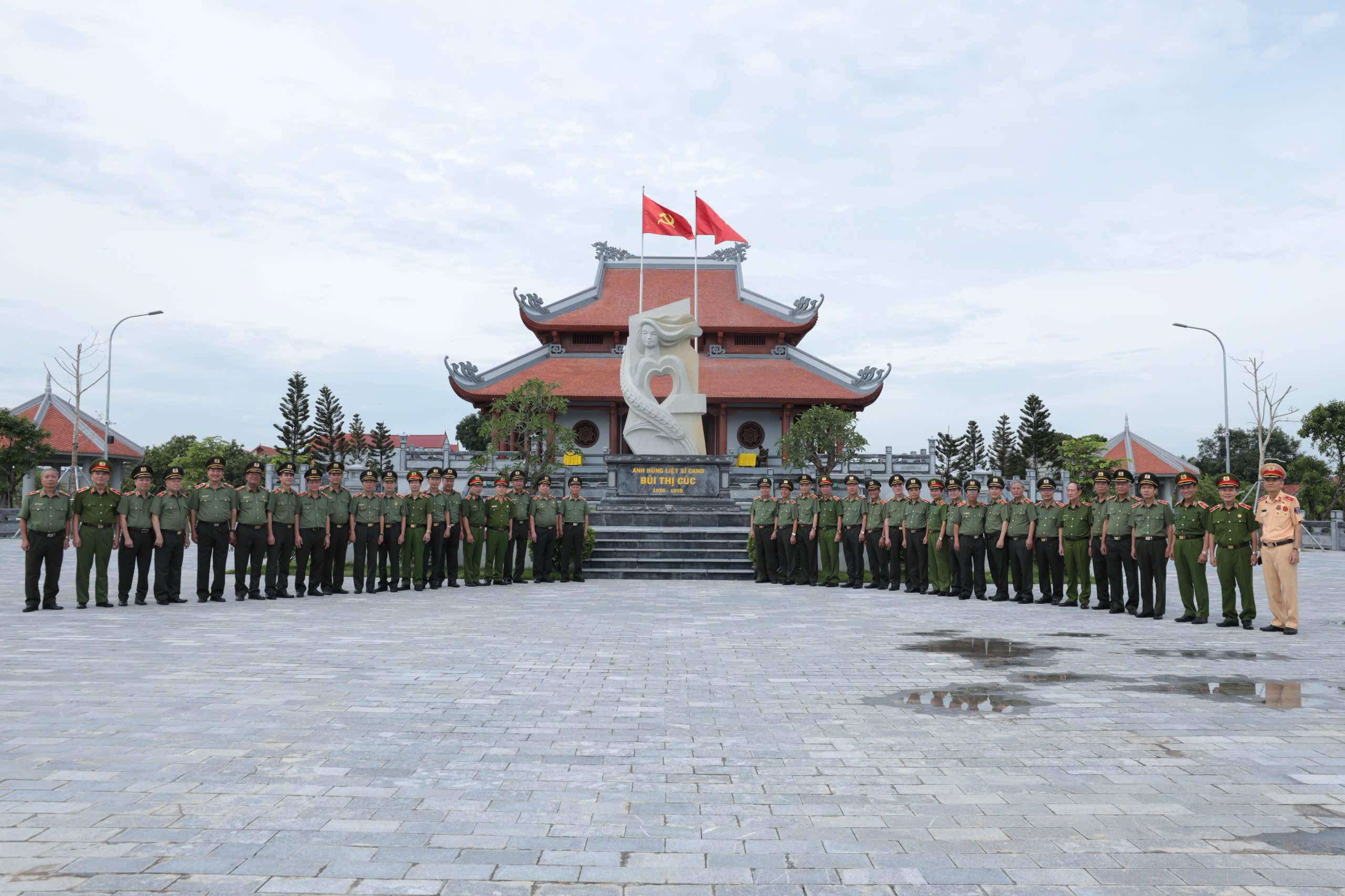 Ban liên lạc sĩ quan cấp Tướng CAND quê hương Hưng Yên tổ chức các hoạt động sinh hoạt chính trị, gặp mặt giao lưu tại Công an tỉnh Hưng Yên