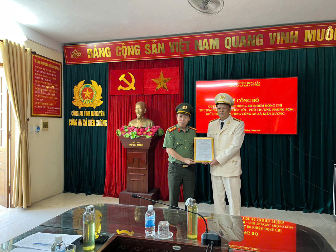 Công bố Quyết định điều động, bổ nhiệm Trưởng Công an xã Kiến Xương