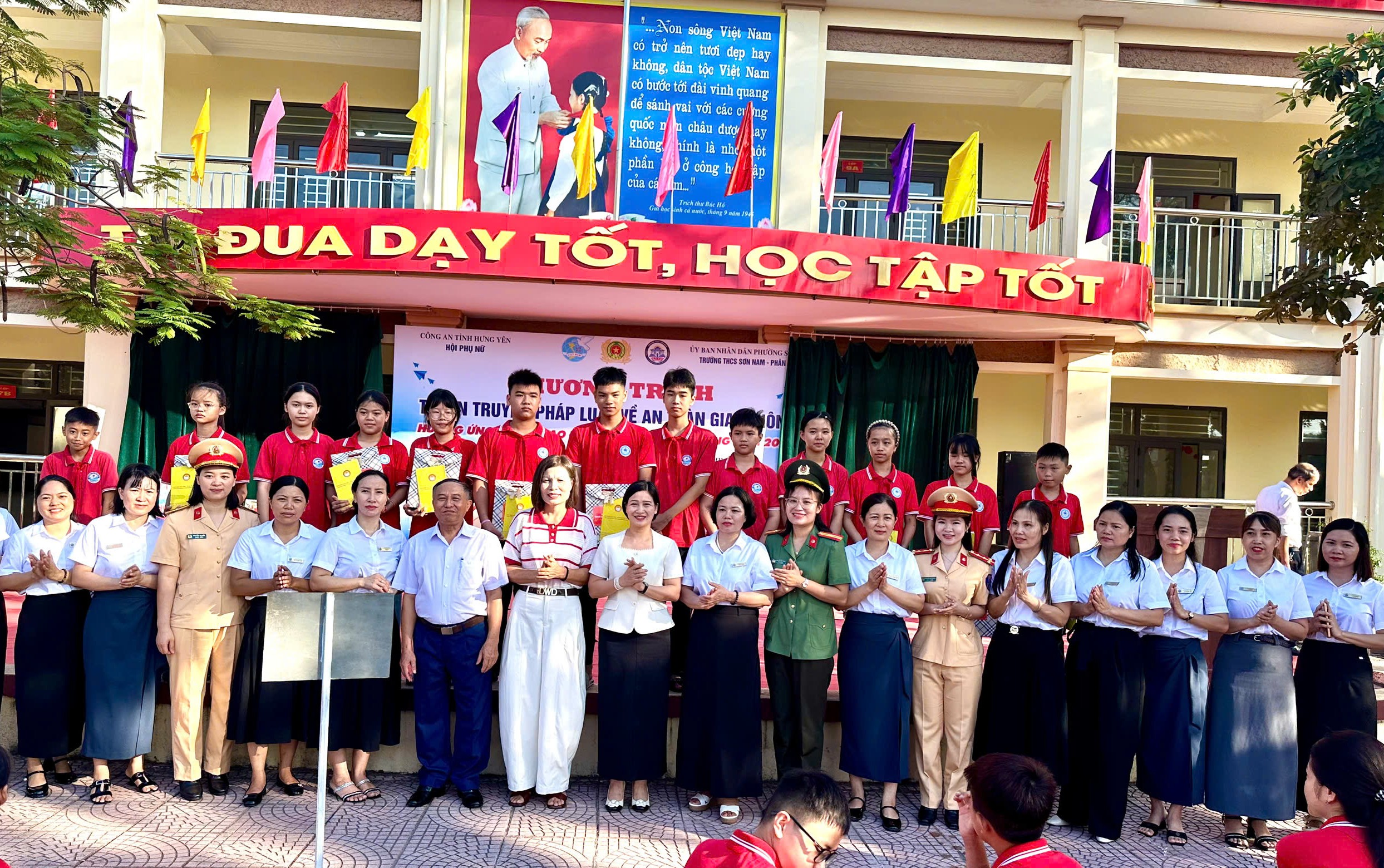 Tuyên truyền pháp luật an toàn giao thông cho học sinh Trường THCS Sơn Nam - Phân hiệu 4