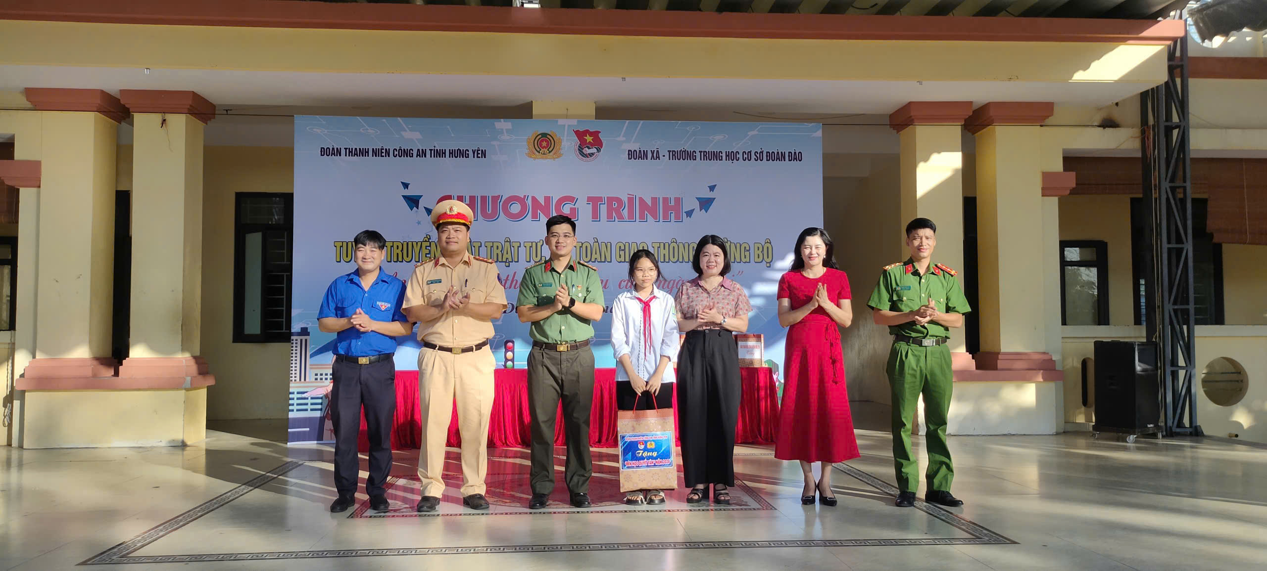 Đoàn Thanh niên Công an tỉnh tuyên truyền pháp luật tới học sinh Trường THCS Đoàn Đào