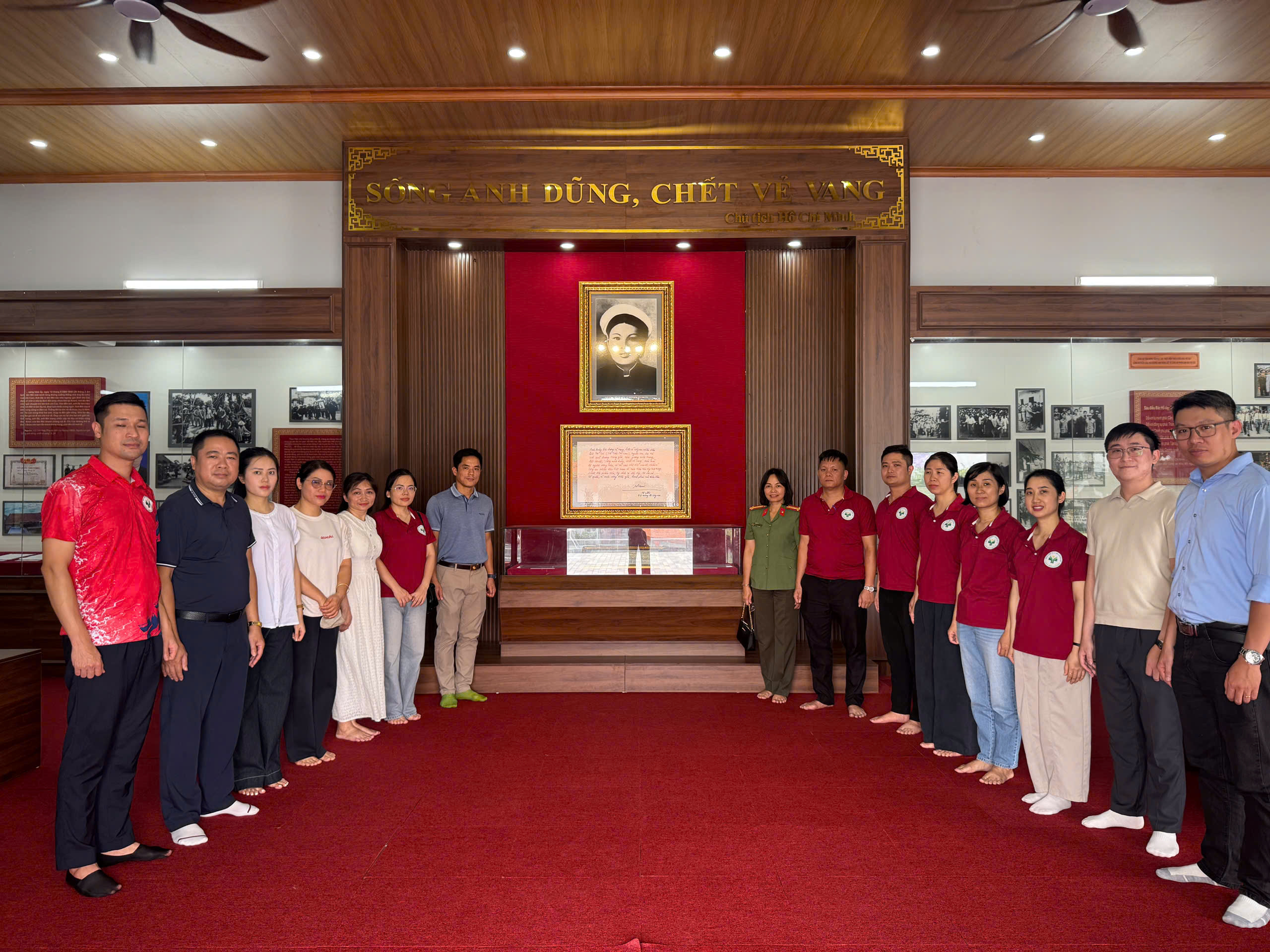 Trung tâm Huyết học - Truyền máu, Bệnh viện 19-8, Bộ Công an  dâng hương tưởng niệm Anh hùng liệt sĩ CAND Bùi Thị Cúc