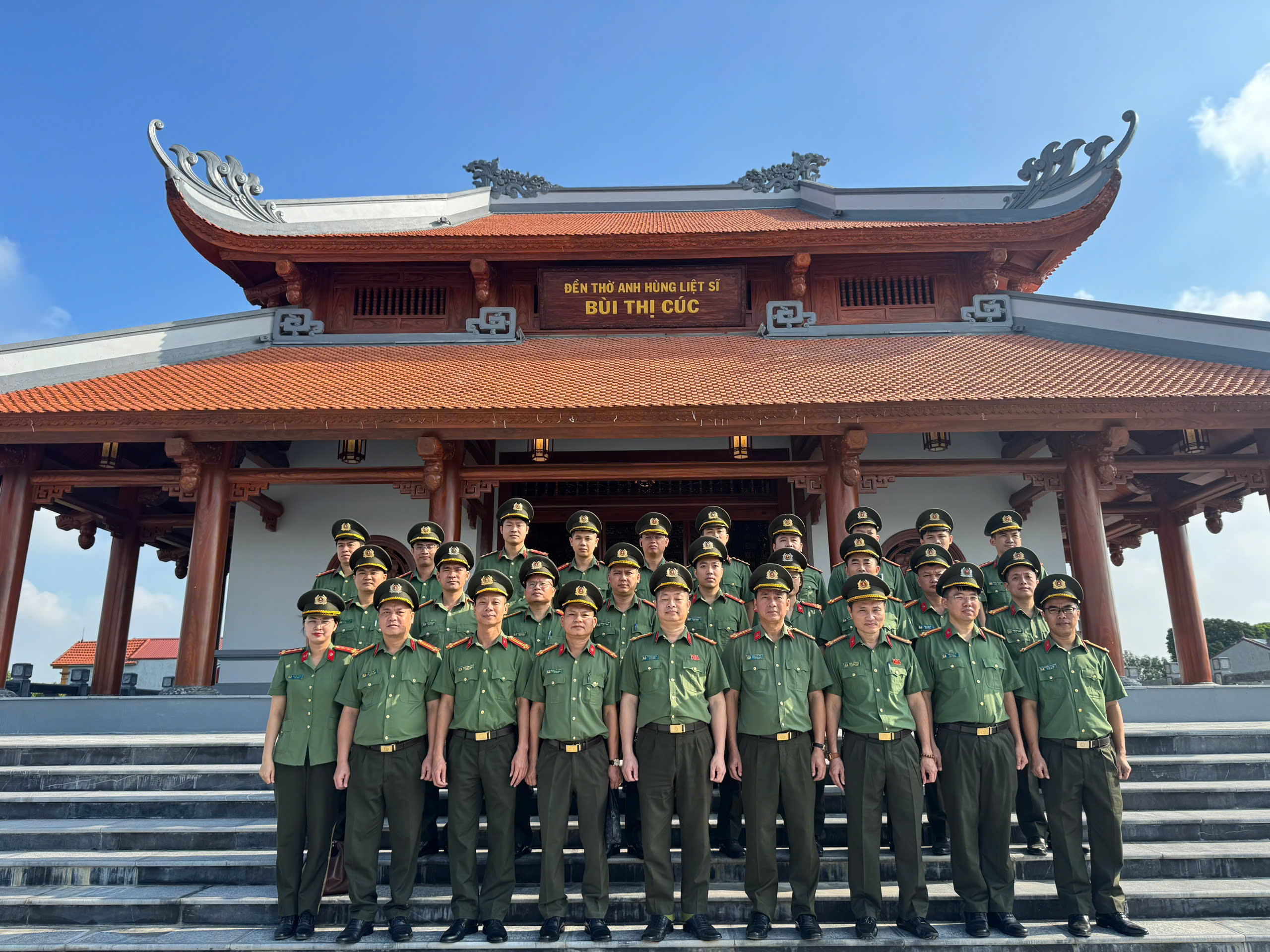 Phòng An ninh mạng, Công an tỉnh Thái Nguyên  dâng hương tưởng niệm Anh hùng liệt sĩ CAND Bùi Thị Cúc