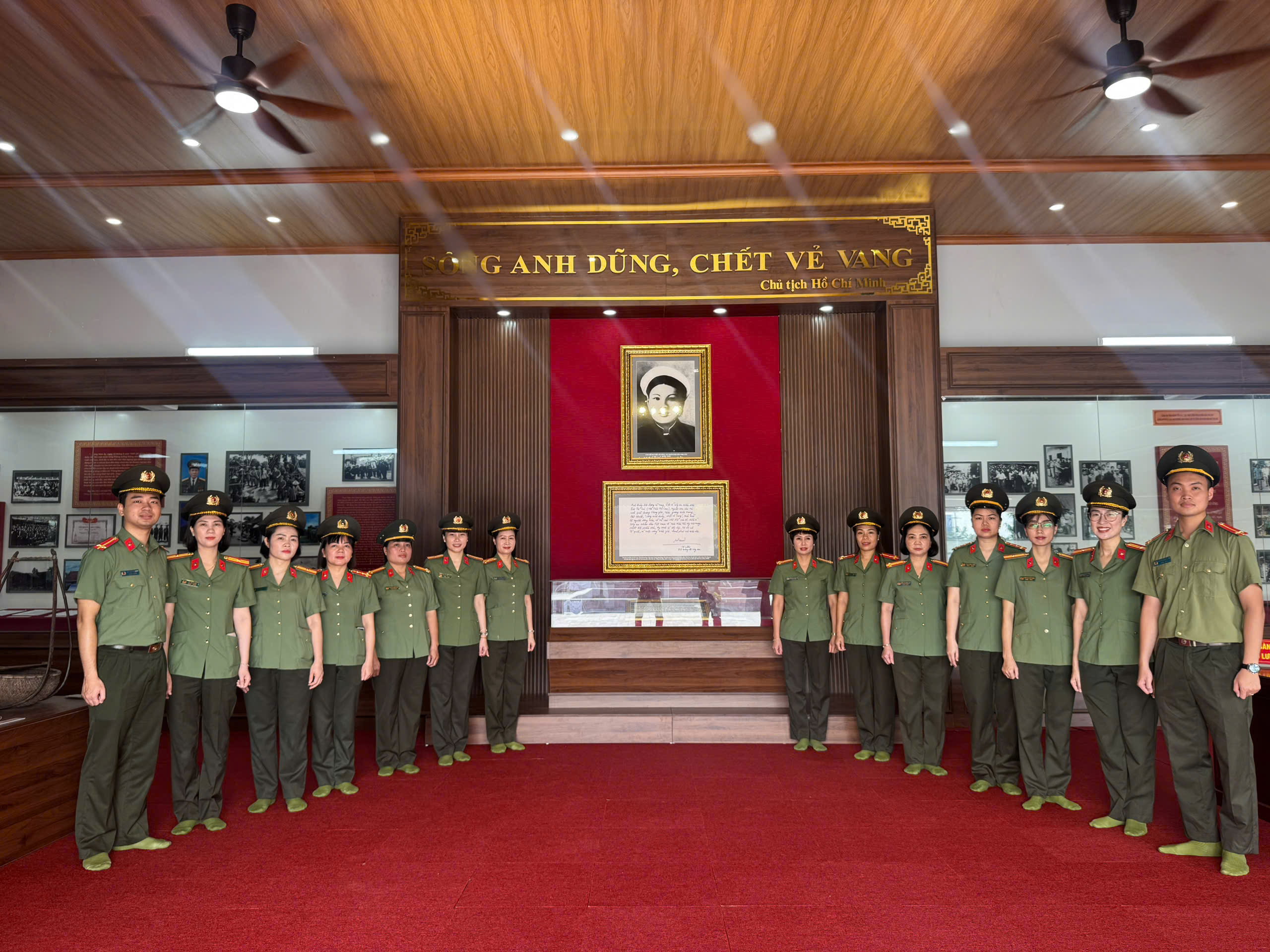 Bệnh viện số 2 Công an tỉnh Ninh Bình dâng hương tưởng niệm  Anh hùng liệt sĩ CAND Bùi Thị Cúc