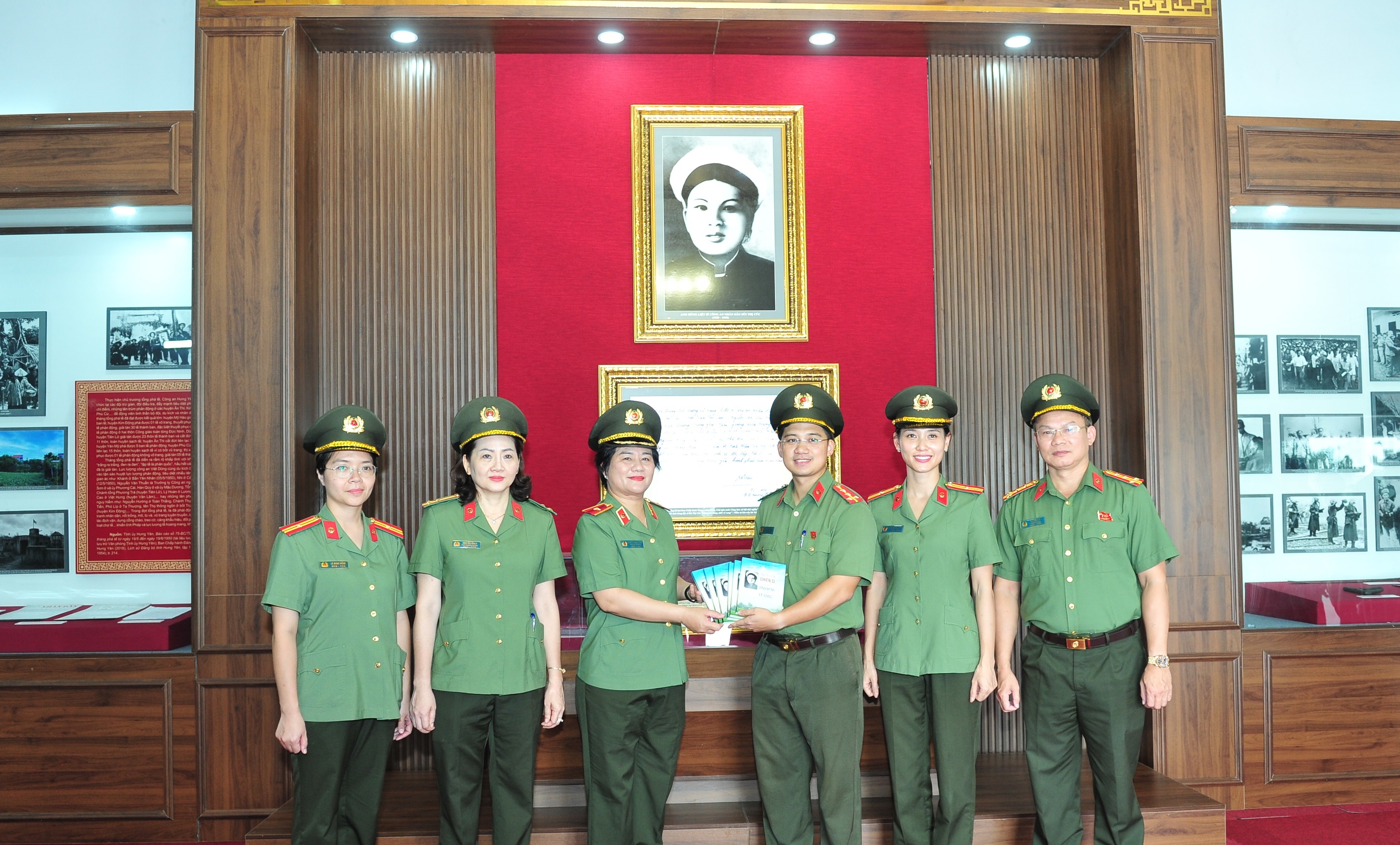 Cục An ninh nội địa tổ chức sinh hoạt chính trị tại các địa chỉ đỏ  trên địa bàn tỉnh Hưng Yên