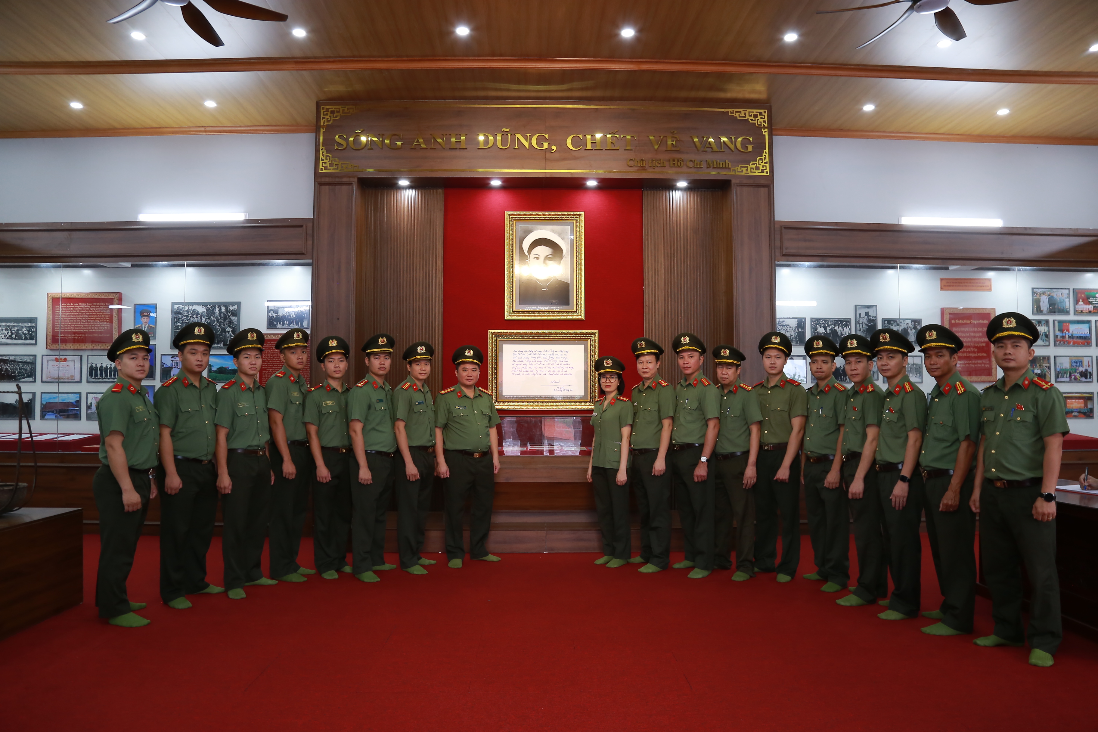 Trung đoàn 600, Bộ Tư lệnh Cảnh vệ dâng hương tưởng niệm  Anh hùng liệt sĩ CAND Bùi Thị Cúc