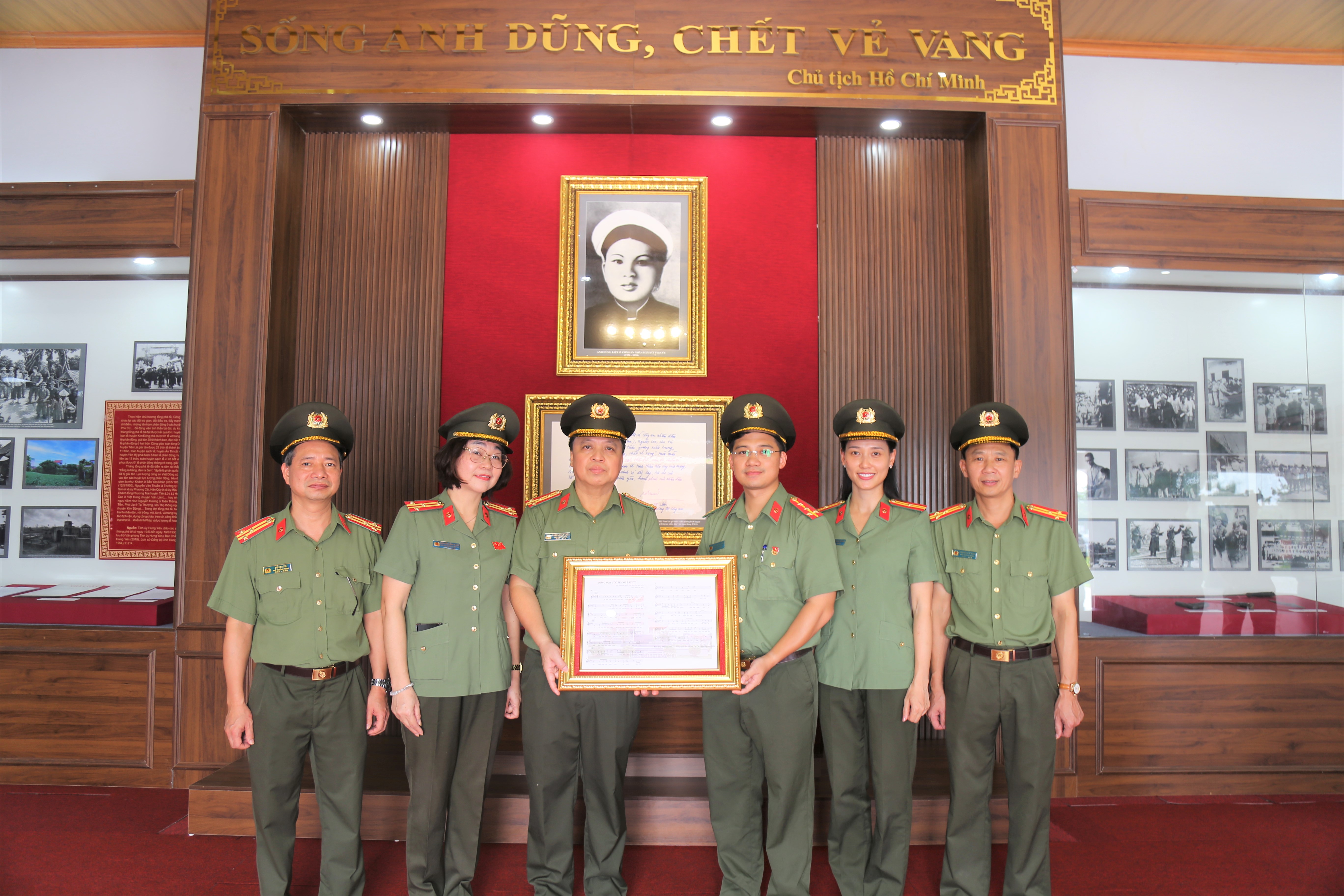 Cục Ngoại tuyến dâng hương tri ân trên quê hương Hưng Yên