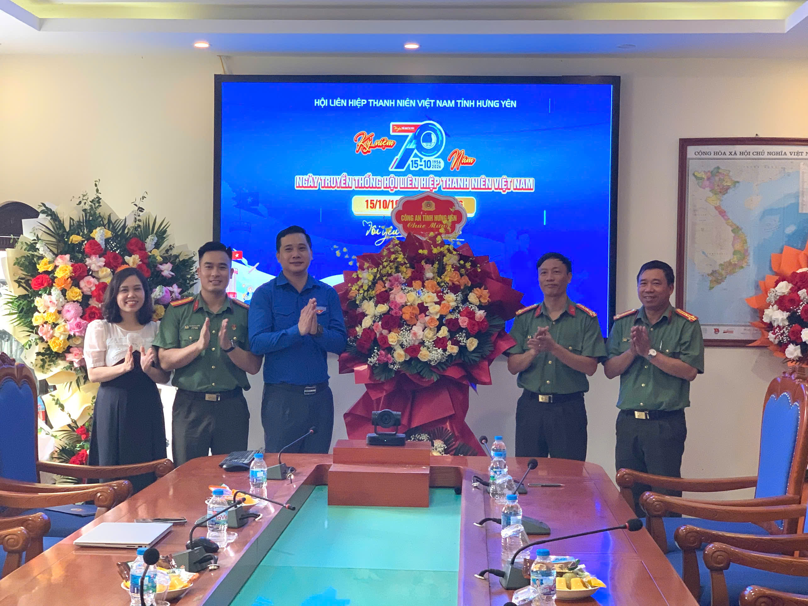 Công an tỉnh Hưng Yên chúc mừng Hội Liên hiệp Thanh niên Việt Nam tỉnh nhân dịp kỷ niệm 70 năm Ngày truyền thống