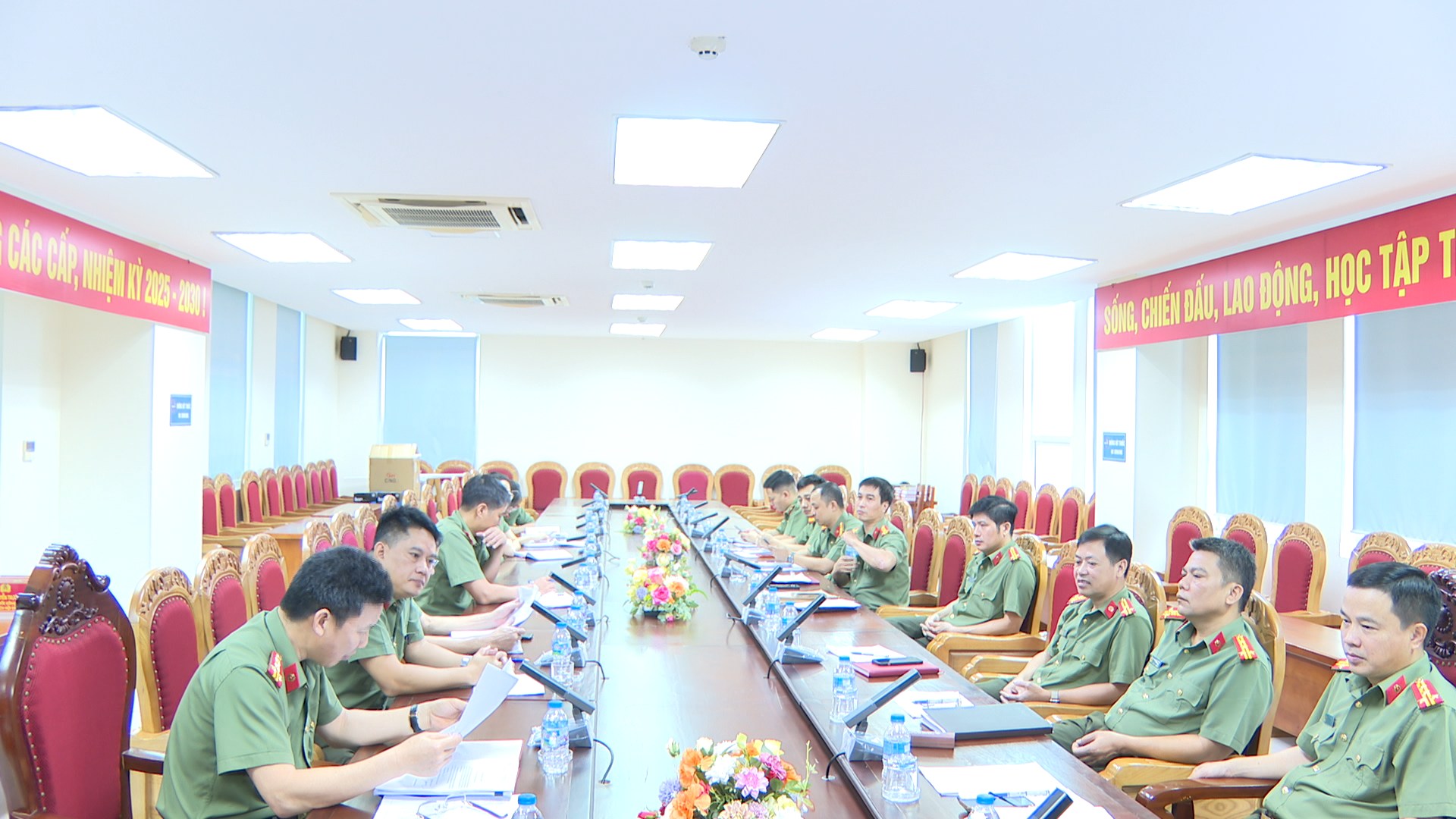 Cụm thi đua Tham mưu, Xây dựng lực lượng, Hậu cần Công an tỉnh họp chấm điểm thi đua quý III năm 2026