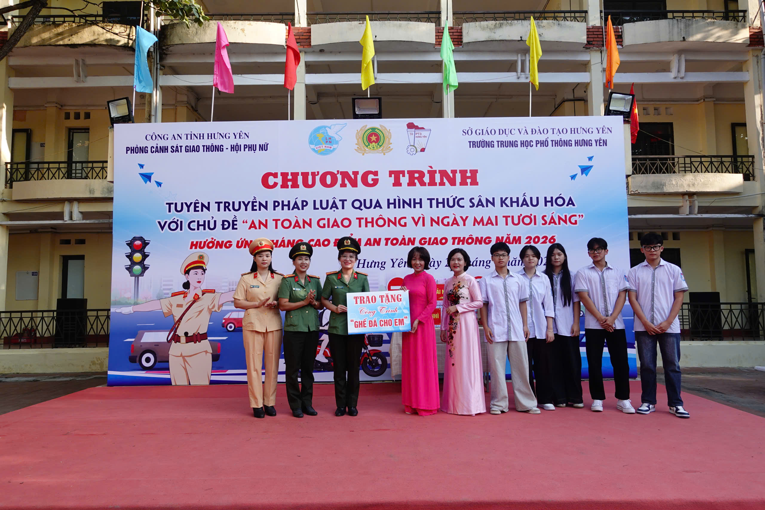 Đẩy mạnh công tác tuyên truyền pháp luật về an toàn giao thông cho học sinh