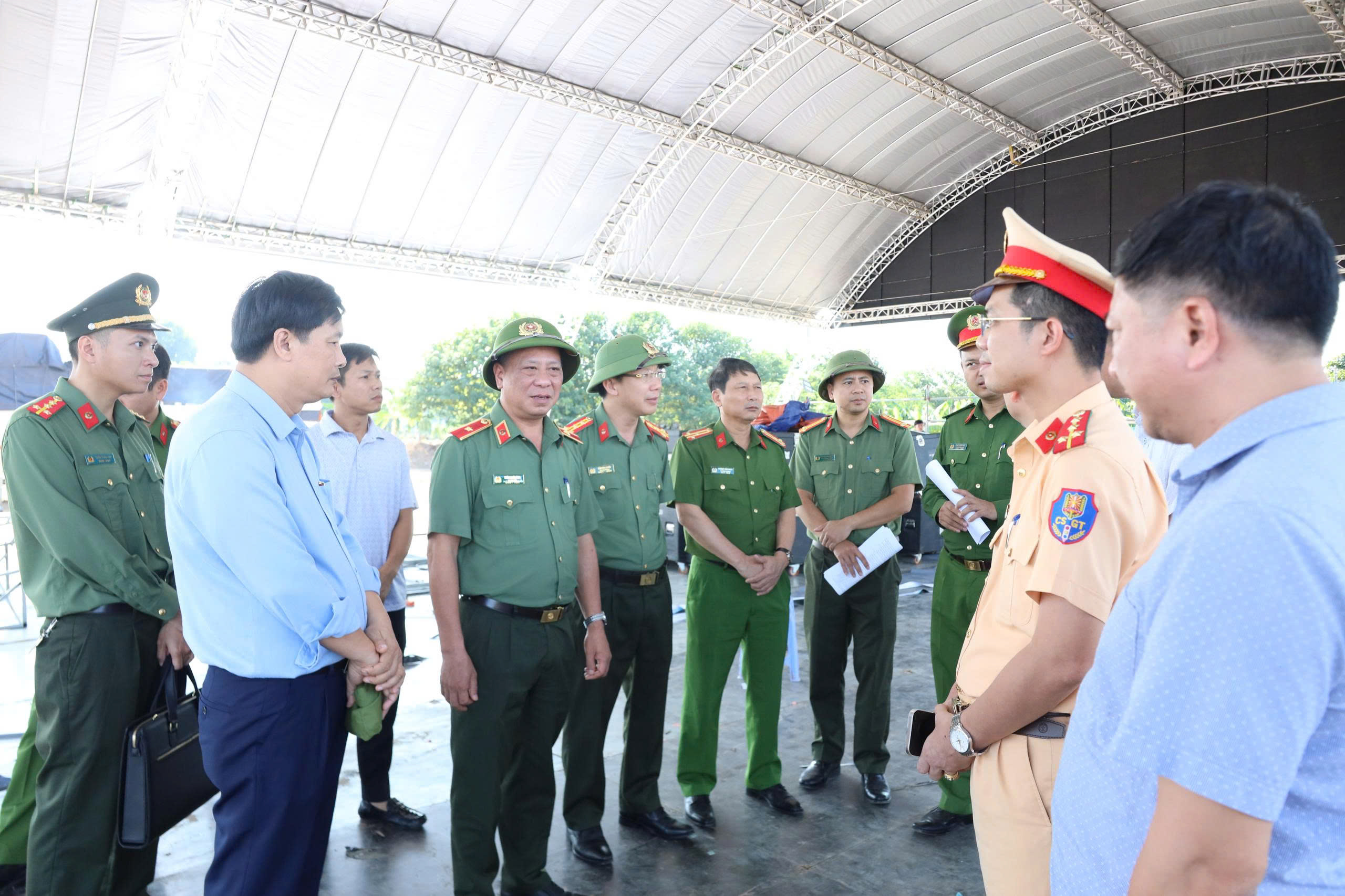 Giám đốc Công an tỉnh kiểm tra công tác đảm bảo an ninh trật tự phục vụ Lễ khởi công Dự án Đầu tư xây dựng và cải thiện môi trường nước hệ thống thủy lợi Bắc Hưng Hải