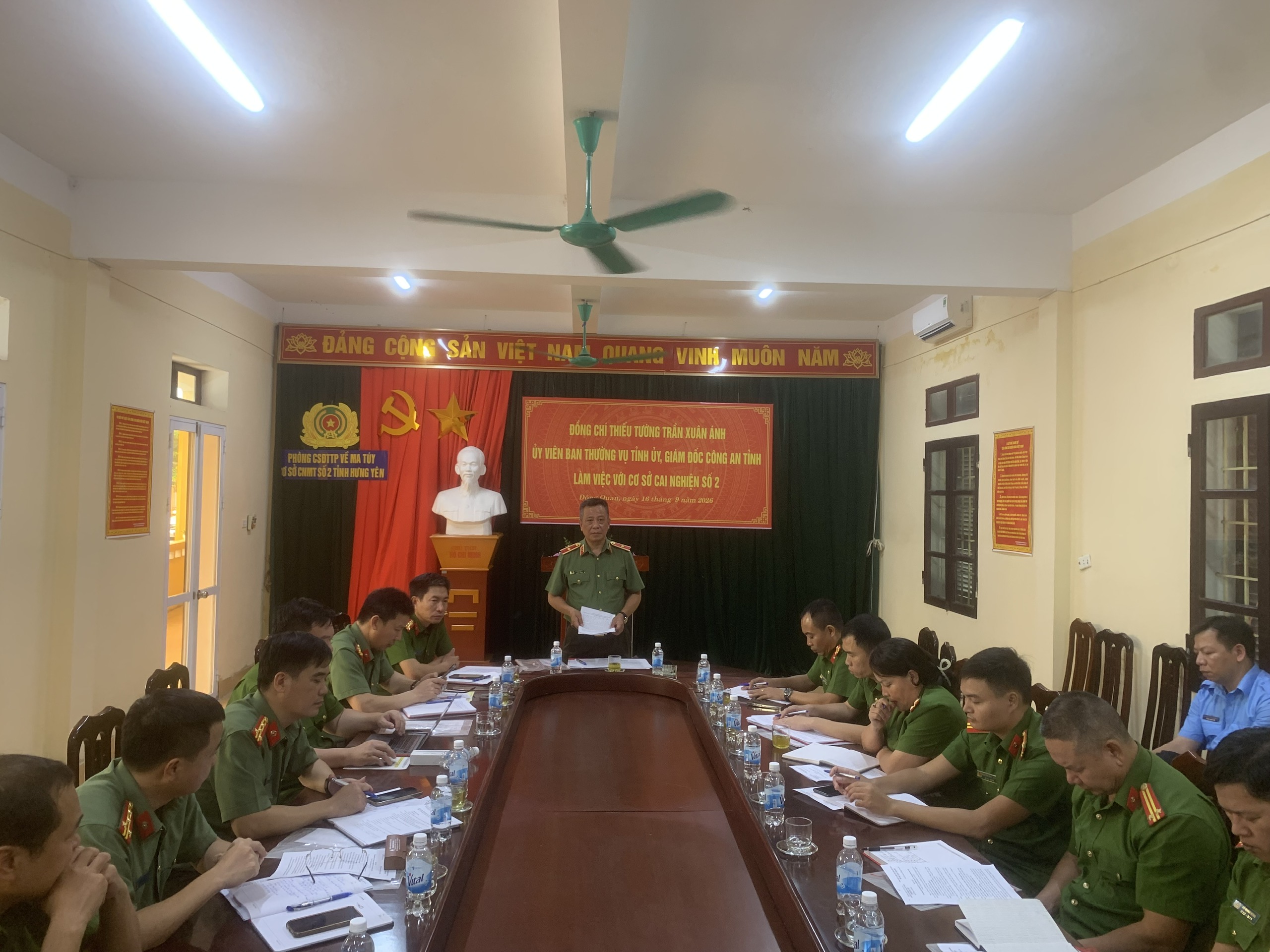 Đồng chí Thiếu tướng Trần Xuân Ánh - Ủy viên Ban Thường vụ Tỉnh ủy, Giám đốc Công an tỉnh làm việc với Cơ sở cai nghiện số 2