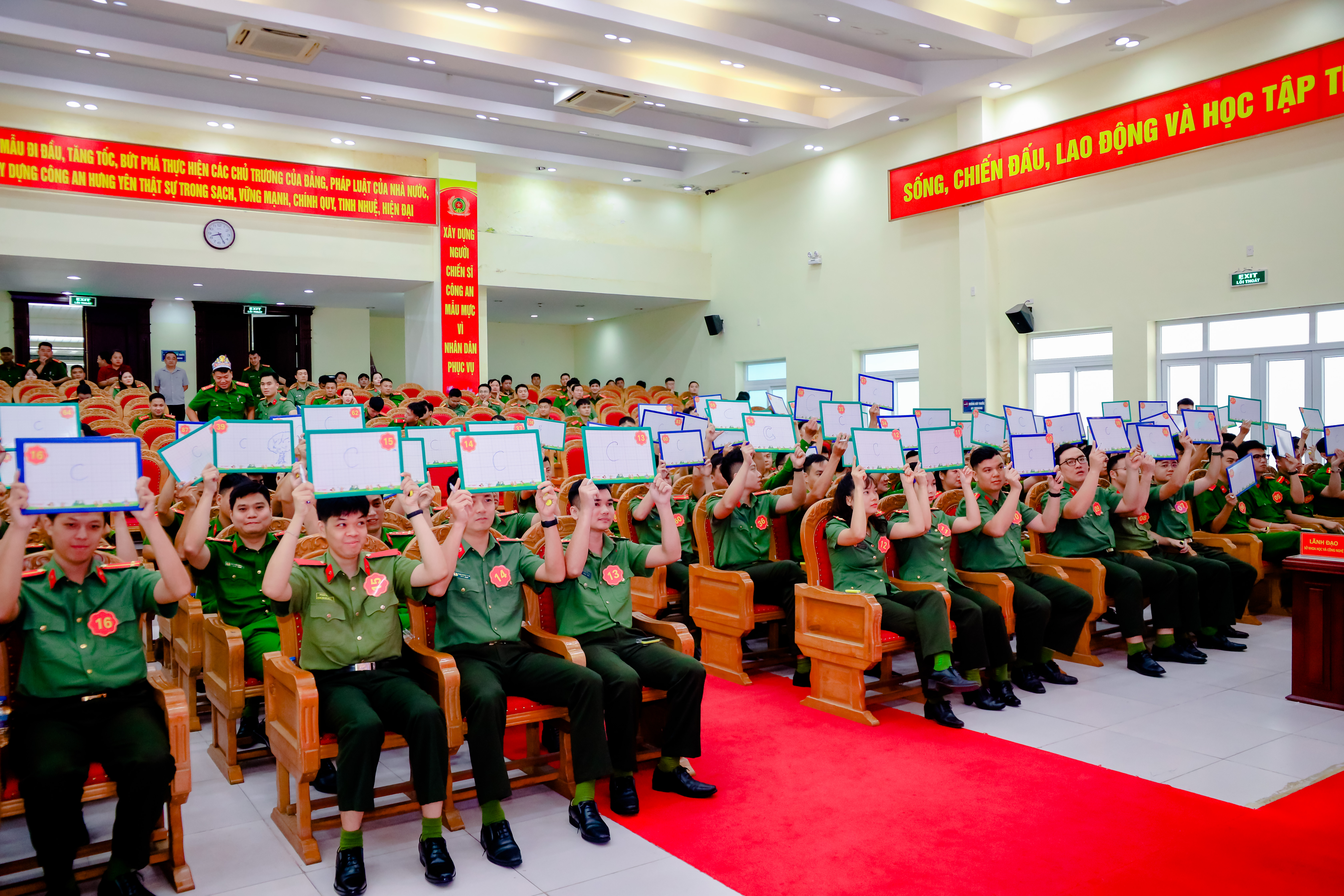 Hội thi Rung chuông vàng – Sân chơi trí tuệ thúc đẩy chuyển đổi số trong tuổi trẻ Công an Hưng Yên