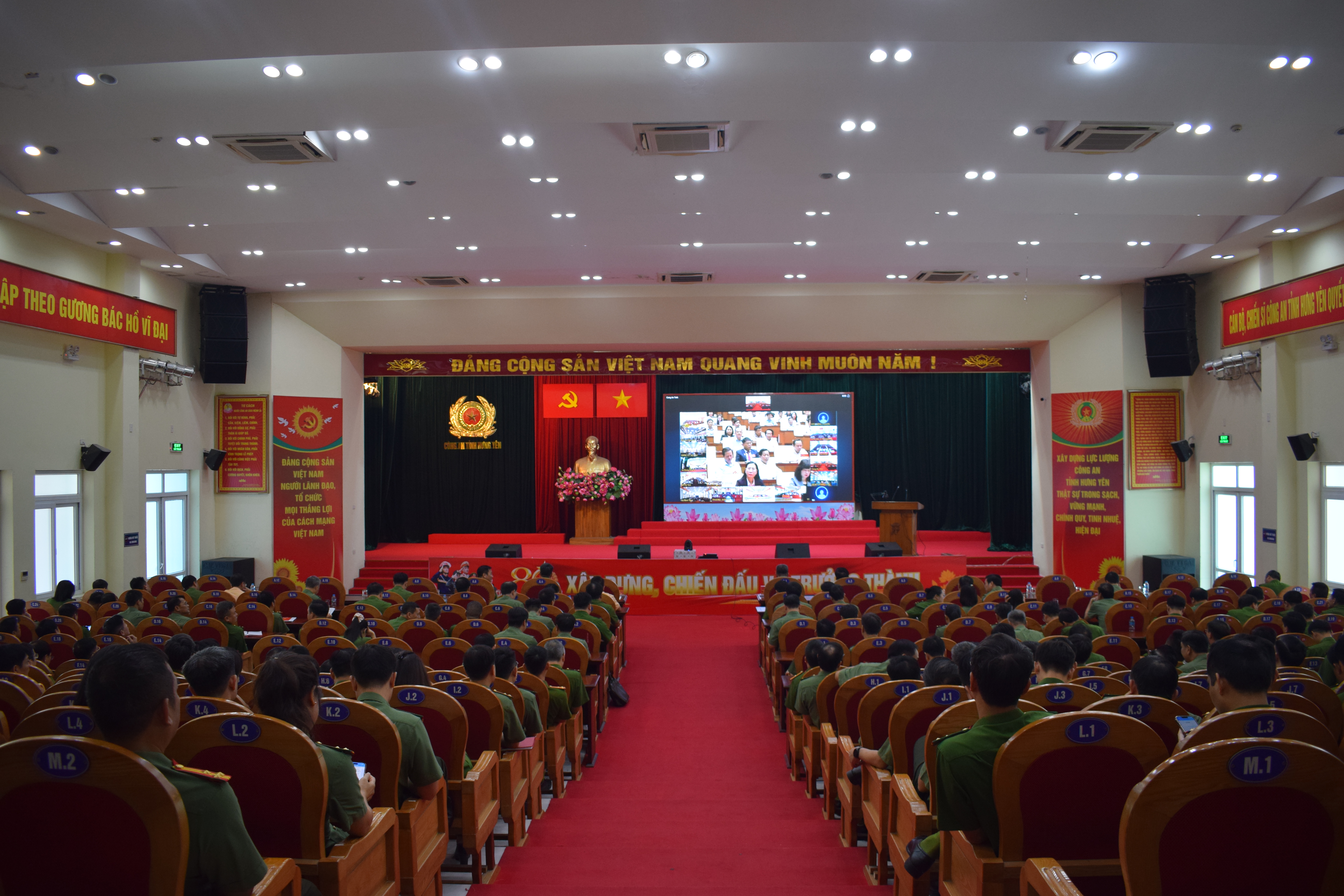 Công an tỉnh Hưng Yên tham dự Hội nghị toàn quốc quán triệt, triển khai thực hiện Nghị quyết Hội nghị lần thứ tư Ban Chấp hành Trung ương Đảng khóa XIV