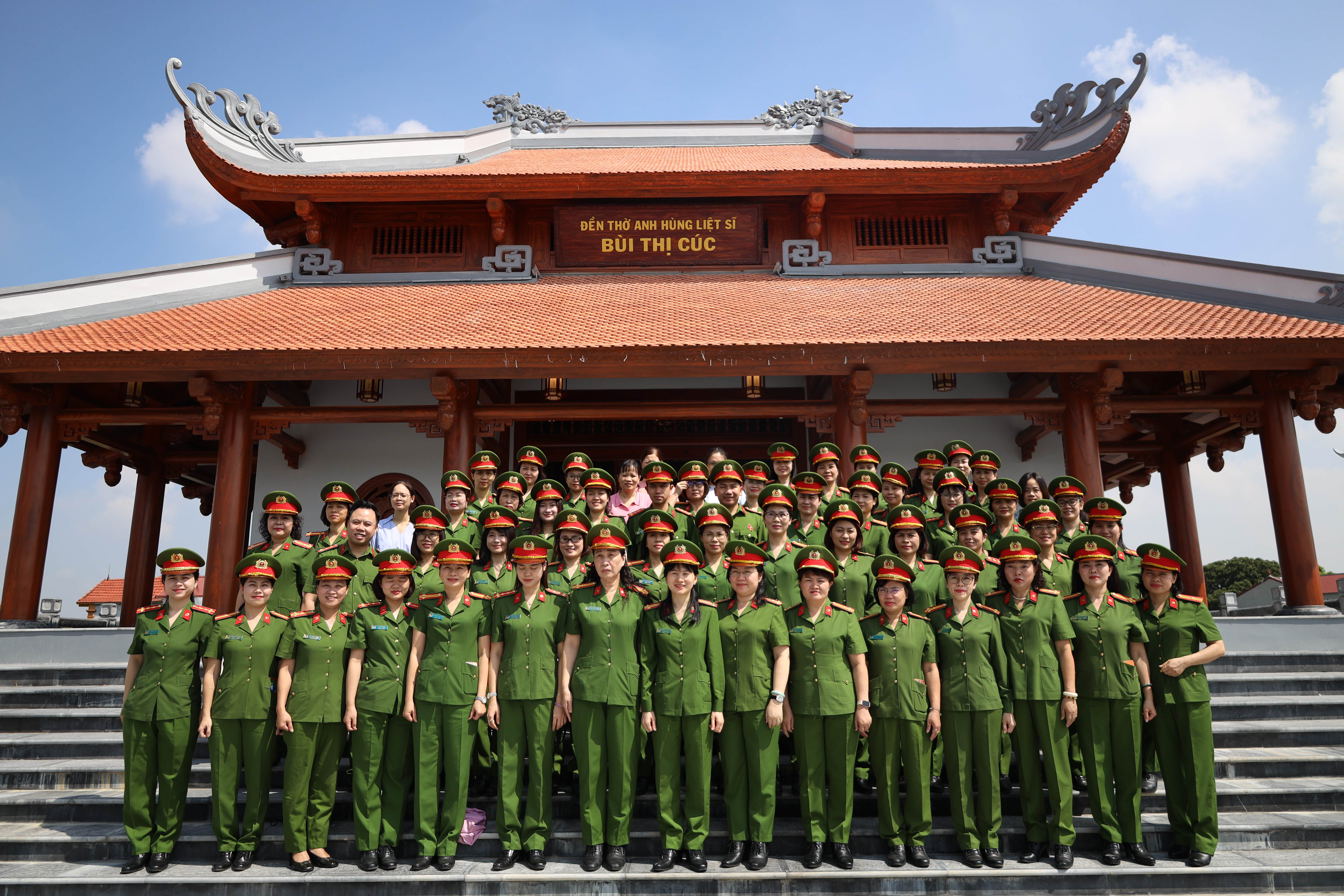 Cục Cảnh sát quản lý trại giam, cơ sở giáo dục bắt buộc, trường giáo dưỡng, Bộ Công an dâng hoa, dâng hương tưởng niệm Anh hùng liệt sĩ CAND Bùi Thị Cúc