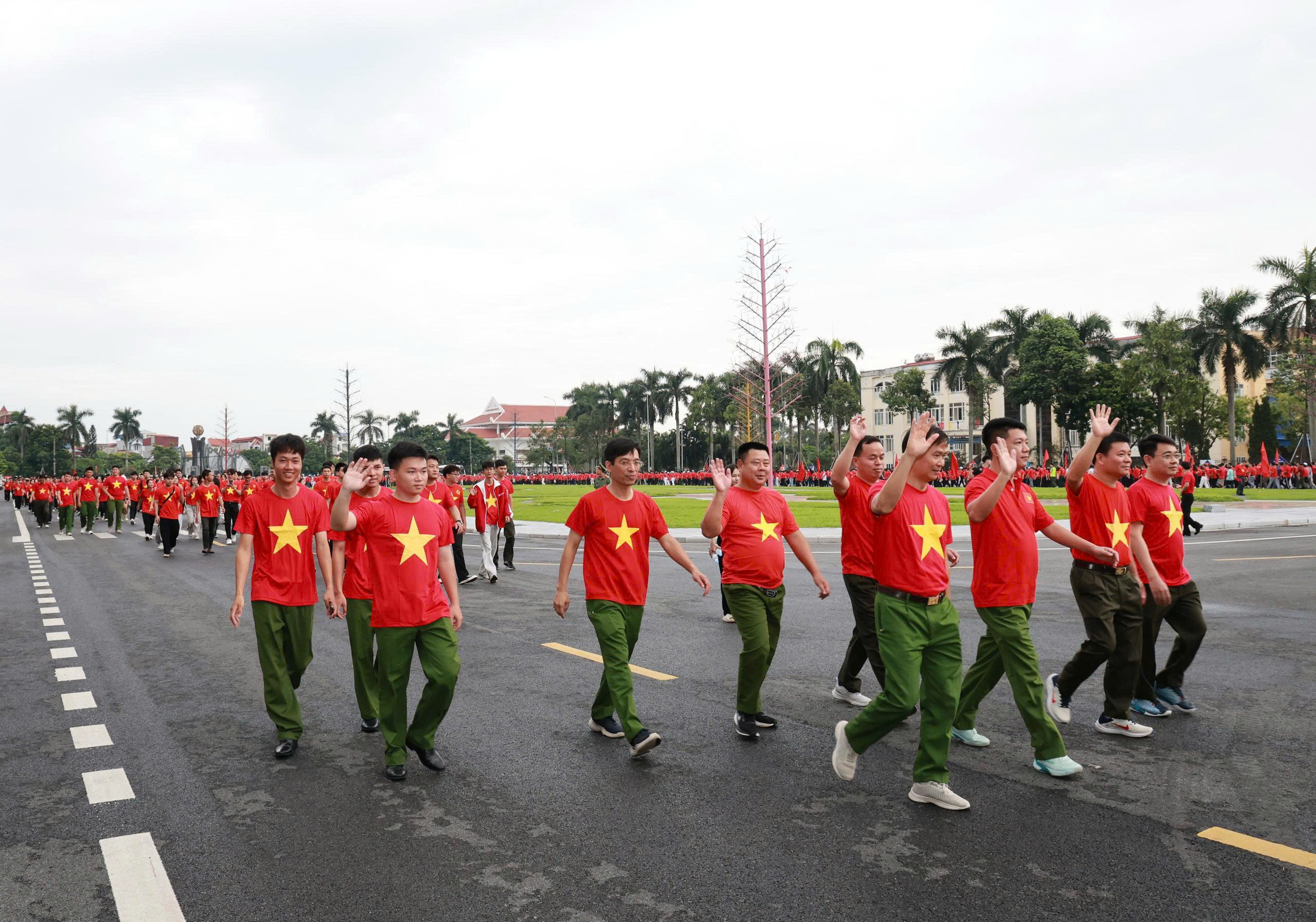 Công an tỉnh tham gia Chương trình đi bộ “Cùng Việt Nam tiến bước” năm 2026