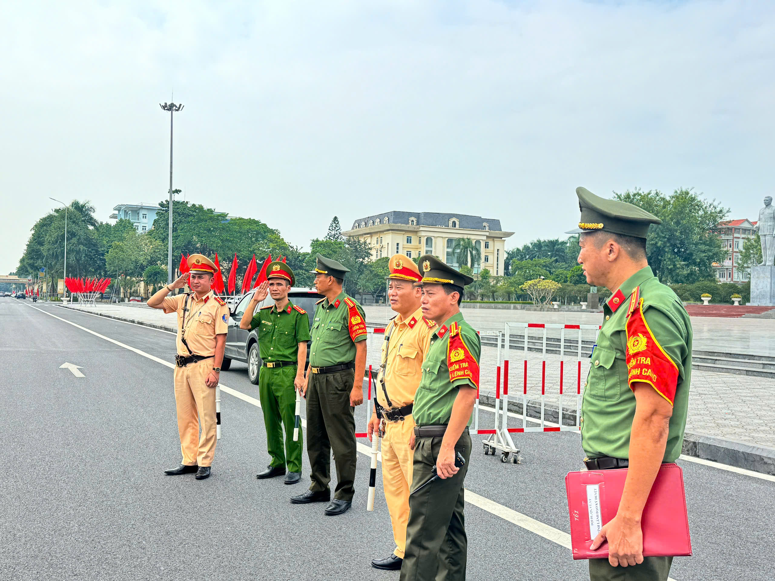 Tăng cường kiểm tra điều lệnh, bảo đảm an ninh, trật tự Hội nghị công bố quy hoạch tỉnh Hưng Yên